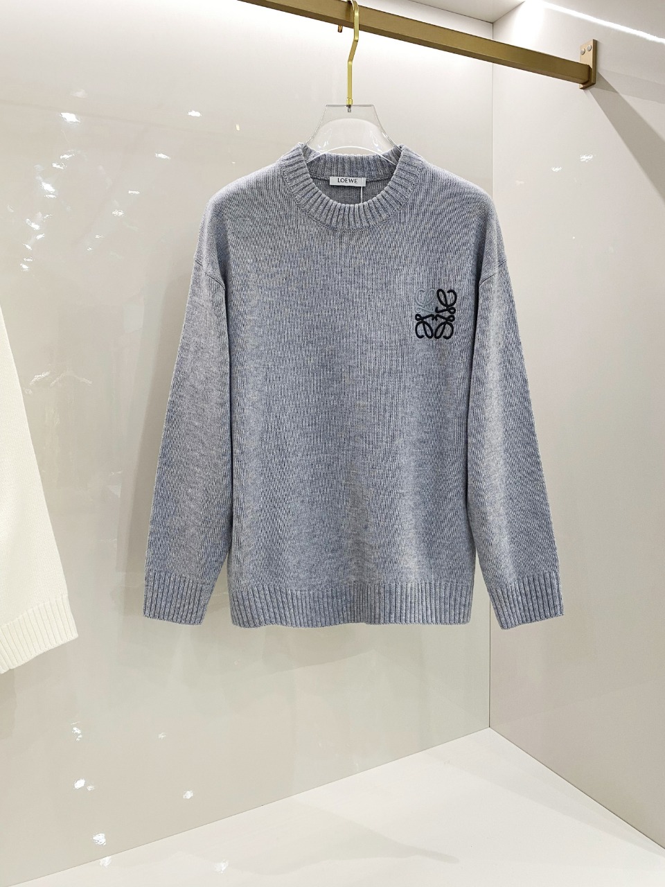 P600 Loewe sweater 2024 fall and winter latest series counter 1:1 top reproduction full quality! Thickened paragraph hipster must-have single product! Knowledge of the old iron hurry to start Fabric: cashmere 10% wool 60% spandex 30%Size M~3XL
