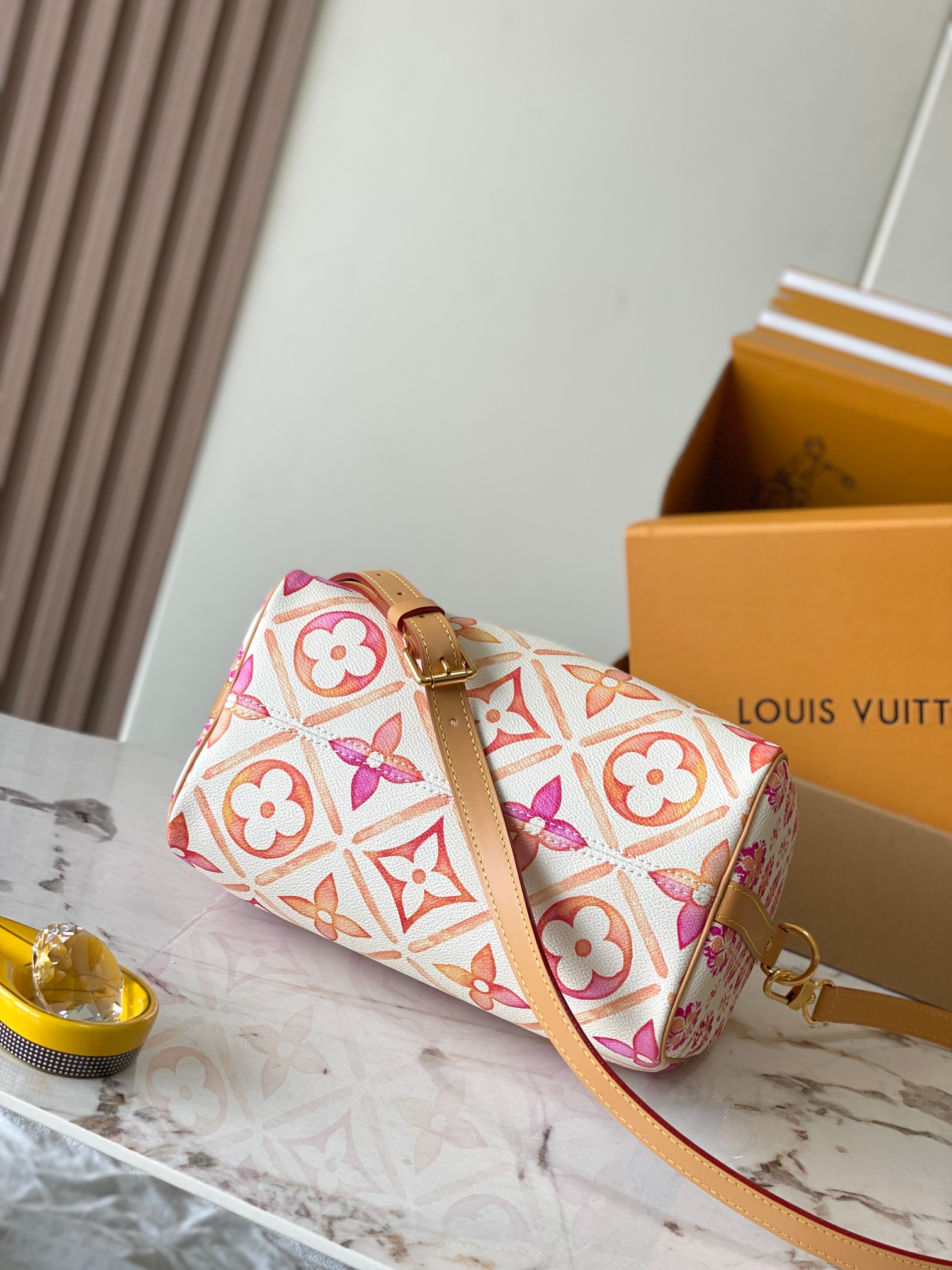 p2000 pink summer blue pillow bag speedy series seasonal new SPEEDY BANDOULIÈRE 25 handbags Model: 11264 pink dynamic chip Material: A grade all-steel hardware imported original fabrics Packaging: a full set of the original duty-free M Boberly package Size: 25 * 19 * 15CM - high imitation factory