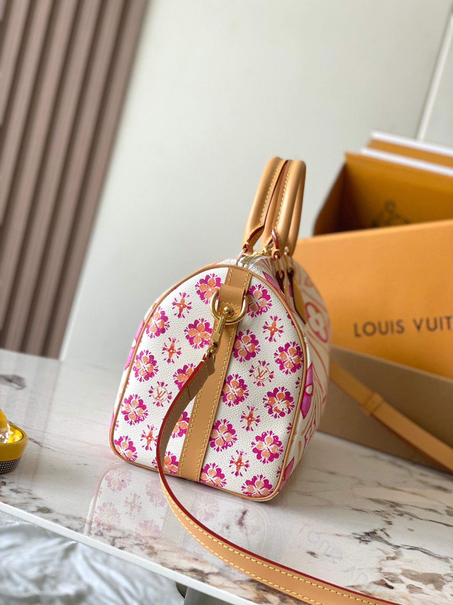 p2000 pink summer blue pillow bag speedy series seasonal new SPEEDY BANDOULIÈRE 25 handbags Model: 11264 pink dynamic chip Material: A grade all-steel hardware imported original fabrics Packaging: a full set of the original duty-free M Boberly package Size: 25 * 19 * 15CM - high imitation factory