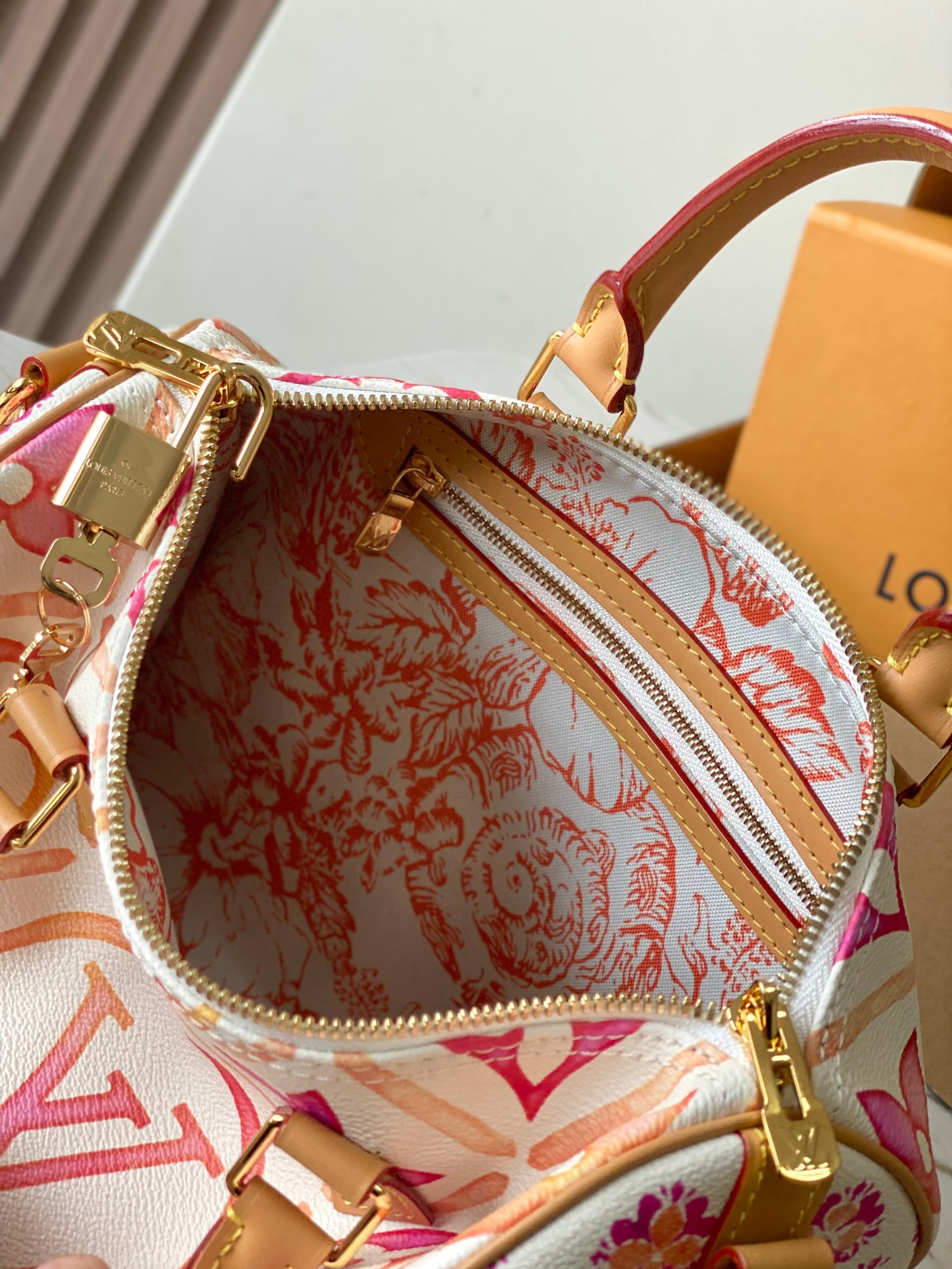 p2000 pink summer blue pillow bag speedy series seasonal new SPEEDY BANDOULIÈRE 25 handbags Model: 11264 pink dynamic chip Material: A grade all-steel hardware imported original fabrics Packaging: a full set of the original duty-free M Boberly package Size: 25 * 19 * 15CM - high imitation factory