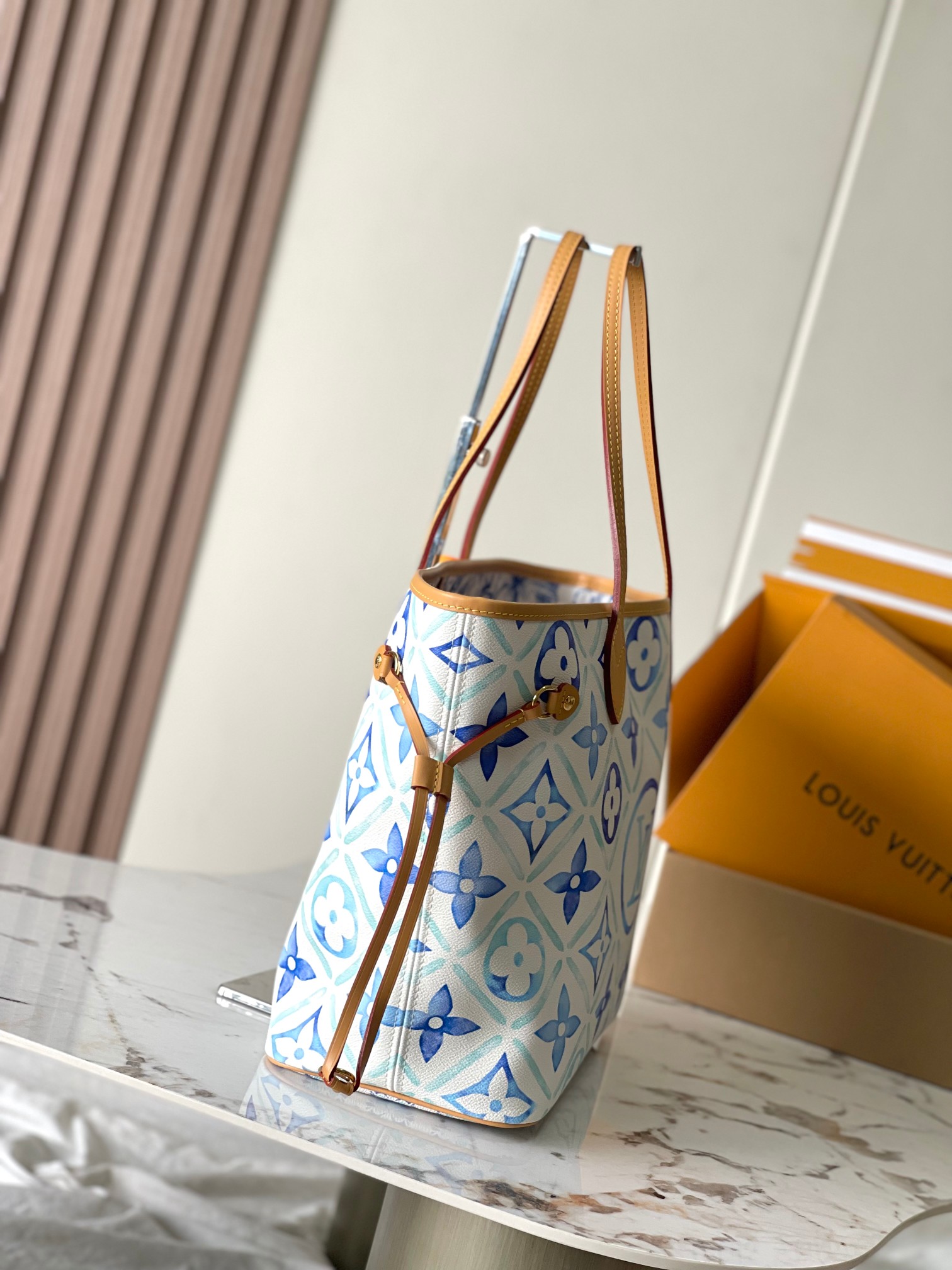 p2100 blue summer blue Seasonal new Neverfull Medium Handbag Model: 11263 Blue Dynamic Chip Material: A grade all-steel hardware imported original fabrics Packaging: a full set of the original duty-free M Boberly package Size: 31 * 28 * 14CM-High-fashion Factory