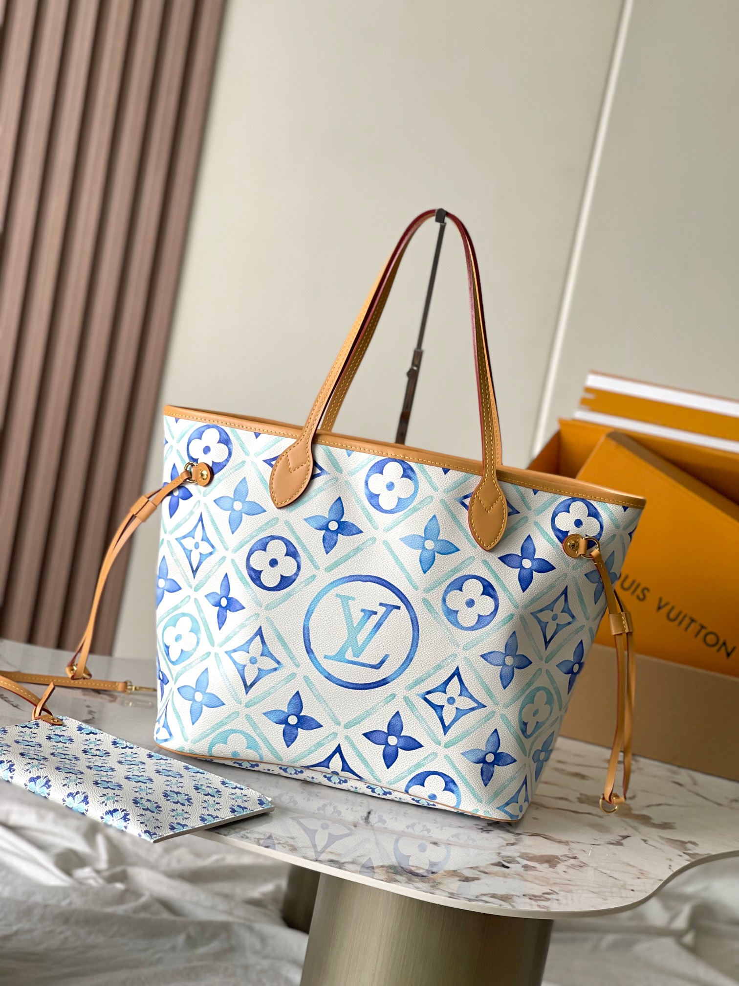 p2100 blue summer blue Seasonal new Neverfull Medium Handbag Model: 11263 Blue Dynamic Chip Material: A grade all-steel hardware imported original fabrics Packaging: a full set of the original duty-free M Boberly package Size: 31 * 28 * 14CM-High-fashion Factory