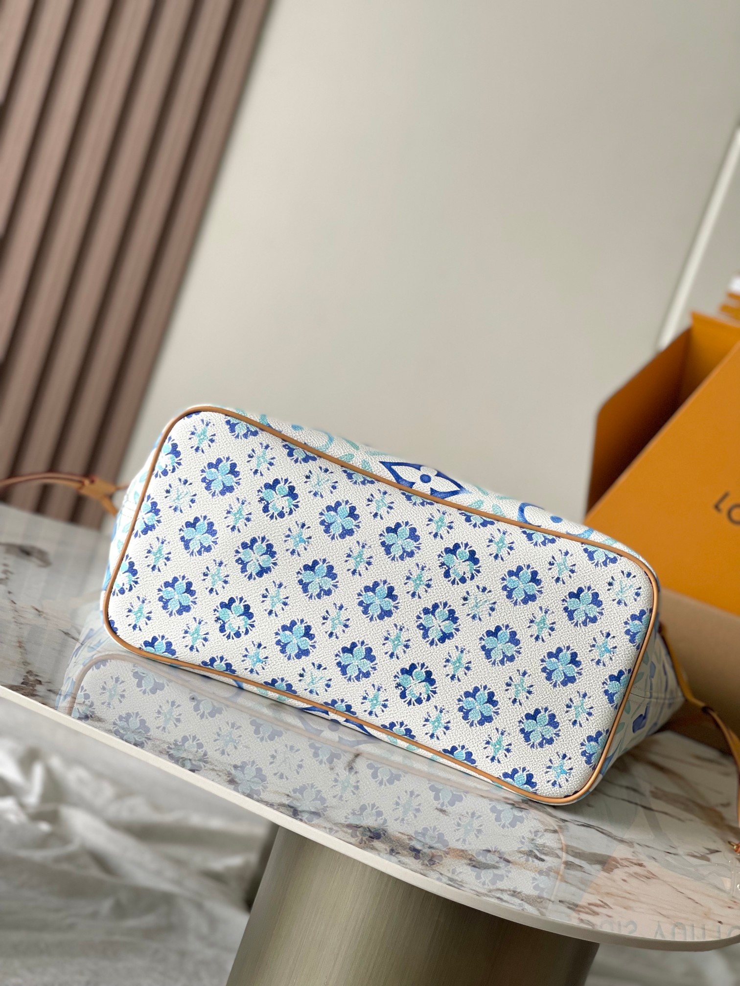 p2100 blue summer blue Seasonal new Neverfull Medium Handbag Model: 11263 Blue Dynamic Chip Material: A grade all-steel hardware imported original fabrics Packaging: a full set of the original duty-free M Boberly package Size: 31 * 28 * 14CM-High-fashion Factory