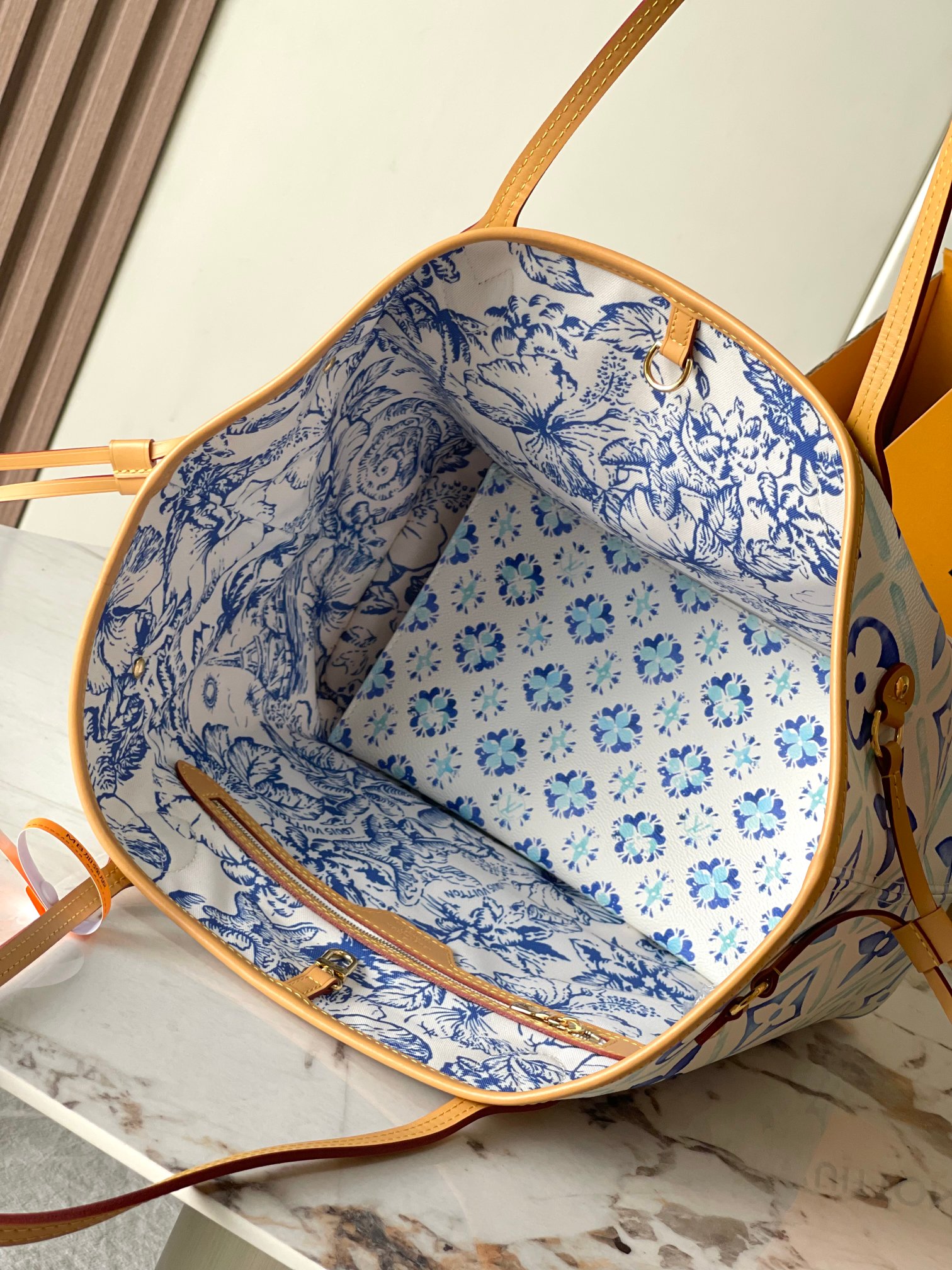 p2100 blue summer blue Seasonal new Neverfull Medium Handbag Model: 11263 Blue Dynamic Chip Material: A grade all-steel hardware imported original fabrics Packaging: a full set of the original duty-free M Boberly package Size: 31 * 28 * 14CM-High-fashion Factory