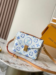 Picture [1]-p2020 Flower Cylinder Messenger Bag Series Pochette Métis Hr Handbags Model: M11461 Blue Material: A grade all-steel hardware imported original fabrics Packaging: a full set of the original duty-free M Berberi installed Size: 25 * 19 * 7CM-high-fashion bags