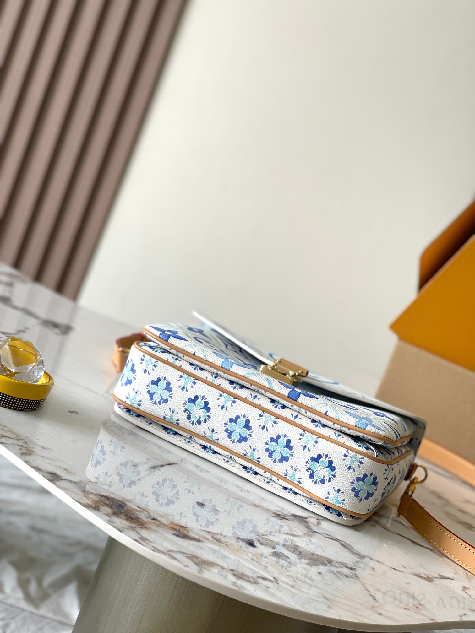 Picture [4]-p2020 Flower Cylinder Messenger Bag Series Pochette Métis Hr Handbags Model: M11461 Blue Material: A grade all-steel hardware imported original fabrics Packaging: a full set of original duty-free M Berberi installed Dimensions: 25 * 19 * 7CM-high replica bags