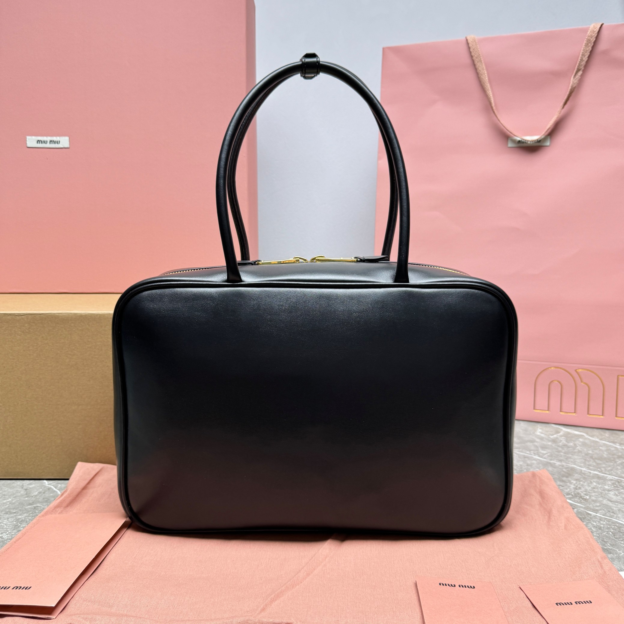 P1760✔️ M💕New Briefcase👉5BB117This year's major brands have adopted the fashion elements of the fire of the whole network canvas lining this bag is cool to frame the exquisite multi-functional design of a blend of men's and women's elements of casual lethargy naturally free flowing full of personality oversized capacity is also very lightweight minimalist but not simple the major fashion wrestler almost manually a Size: 34X23X12cm