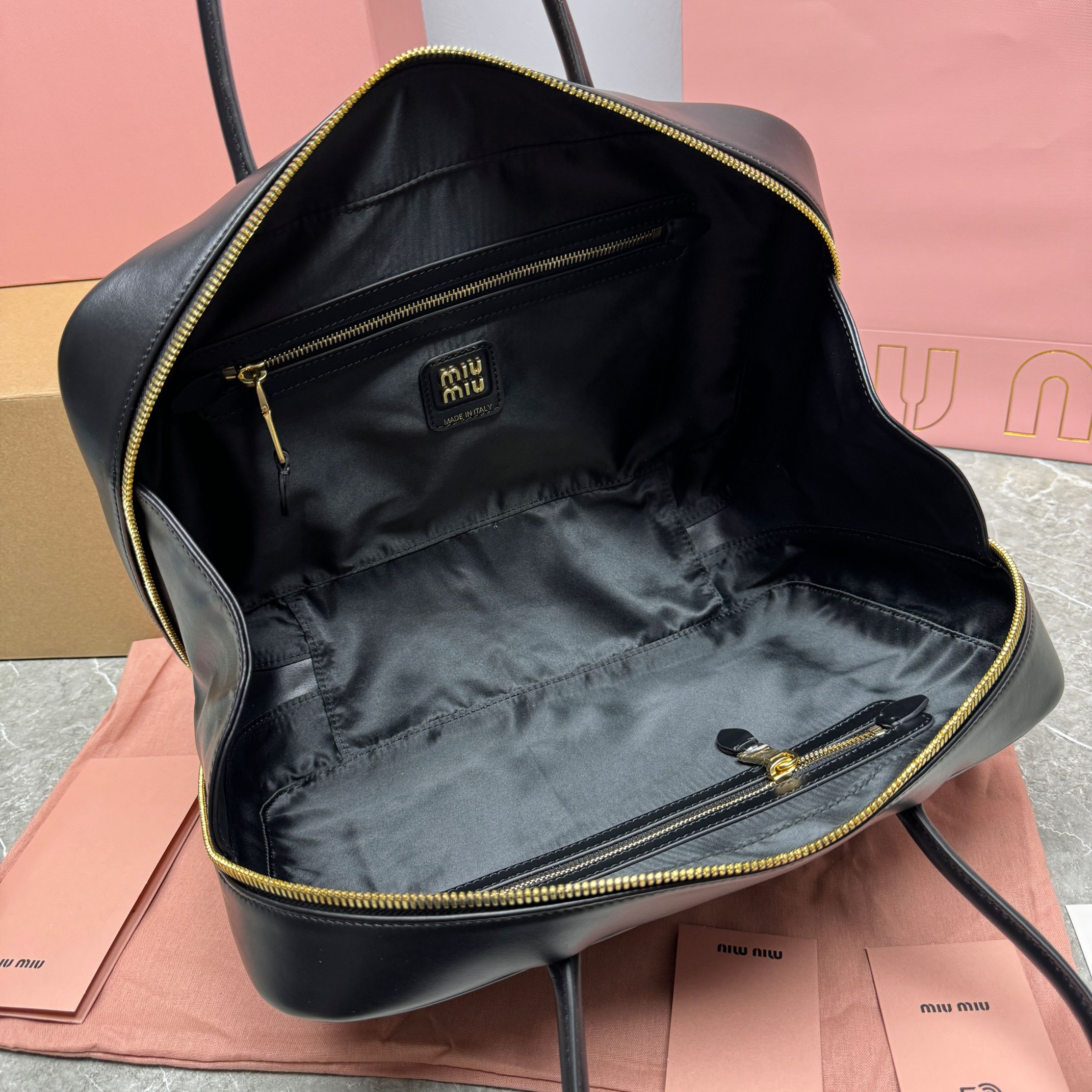 P1760✔️ M💕New Briefcase👉5BB117This year's major brands have adopted the fashion elements of the fire of the whole network canvas lining this bag is cool to frame the exquisite multi-functional design of a blend of men's and women's elements of casual lethargy naturally free flowing full of personality oversized capacity is also very lightweight minimalist but not simple the major fashion wrestler almost manually a Size: 34X23X12cm