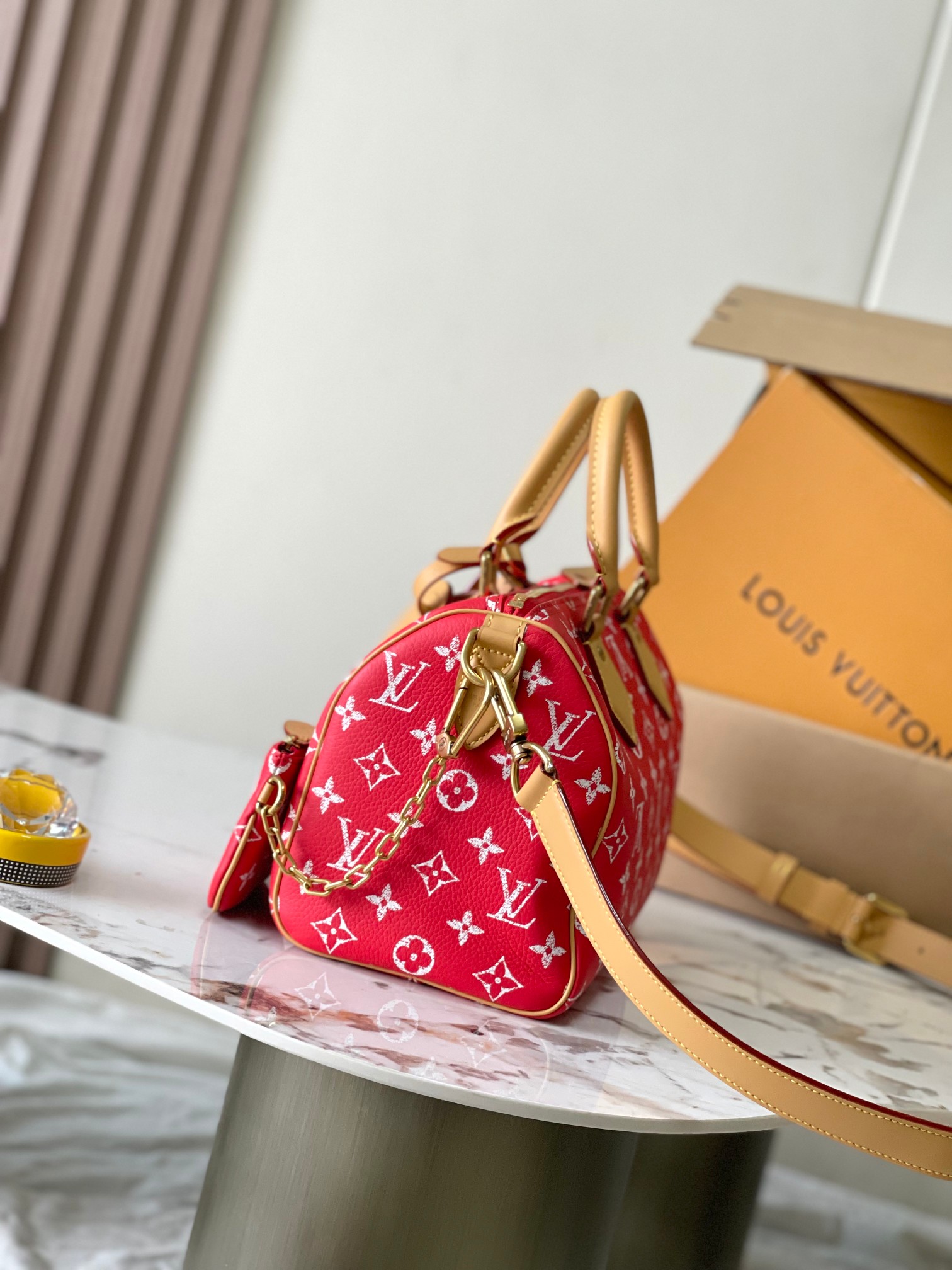 p3000 Bandouliere 25 handbags from Pharrell Williams to From Paris to Virginia as the theme of the fall and winter 2024 series Model: M24443 Material: A grade steel hardware imported original cowhide Packaging: a full set of the original duty-free M Berberi loaded Size: 25 * 15 * 15CM-high imitation of the factory