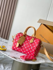 p3000 Bandouliere 25 handbags from Pharrell Williams to From Paris to Virginia as the theme of the fall and winter 2024 series Model: M24443 Material: A grade steel hardware imported original cowhide Packaging: a full set of the original duty-free M Berberi loaded Size: 25 * 15 * 15CM-high imitation of the factory