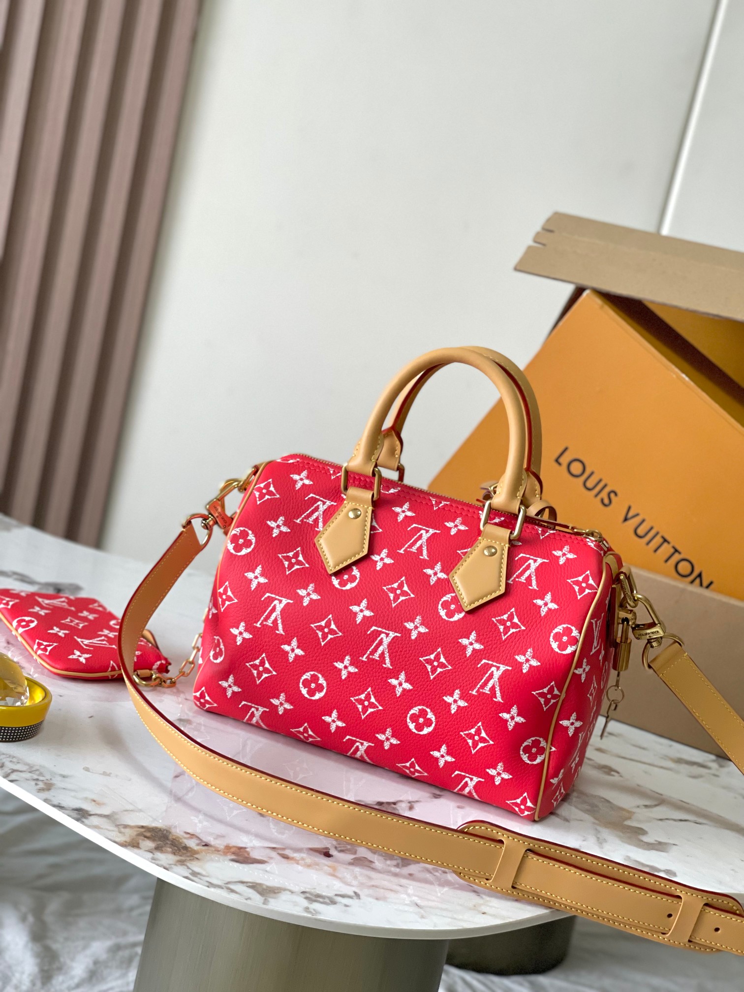 p3000 Bandouliere 25 handbags from Pharrell Williams to From Paris to Virginia as the theme of the fall and winter 2024 series Model: M24443 Material: A grade steel hardware imported original cowhide Packaging: a full set of the original duty-free M Berberi loaded Size: 25 * 15 * 15CM-high imitation of the factory