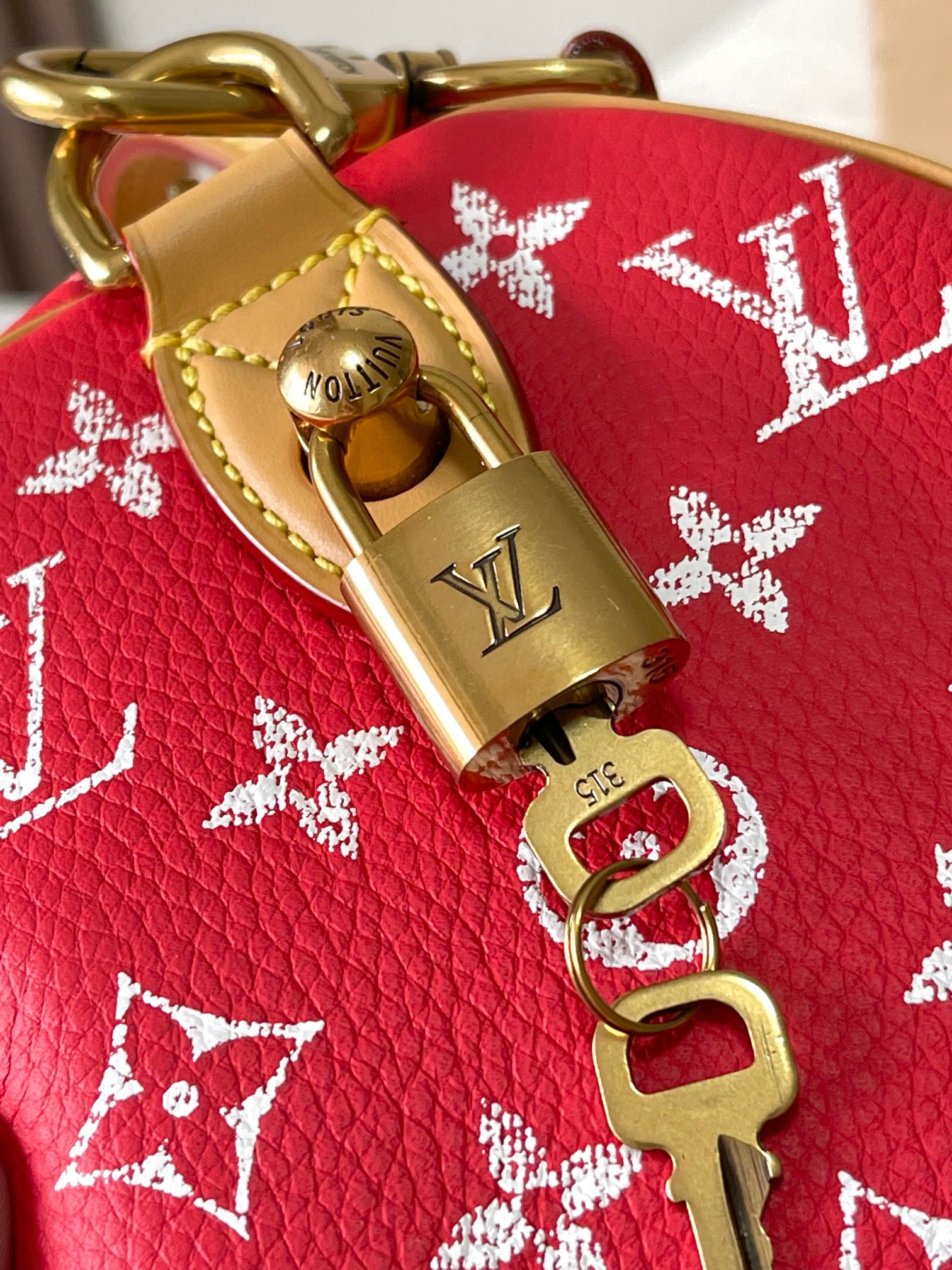 p3000 Bandouliere 25 handbags from Pharrell Williams to From Paris to Virginia as the theme of the fall and winter 2024 series Model: M24443 Material: A grade steel hardware imported original cowhide Packaging: a full set of the original duty-free M Berberi loaded Size: 25 * 15 * 15CM-high imitation of the factory