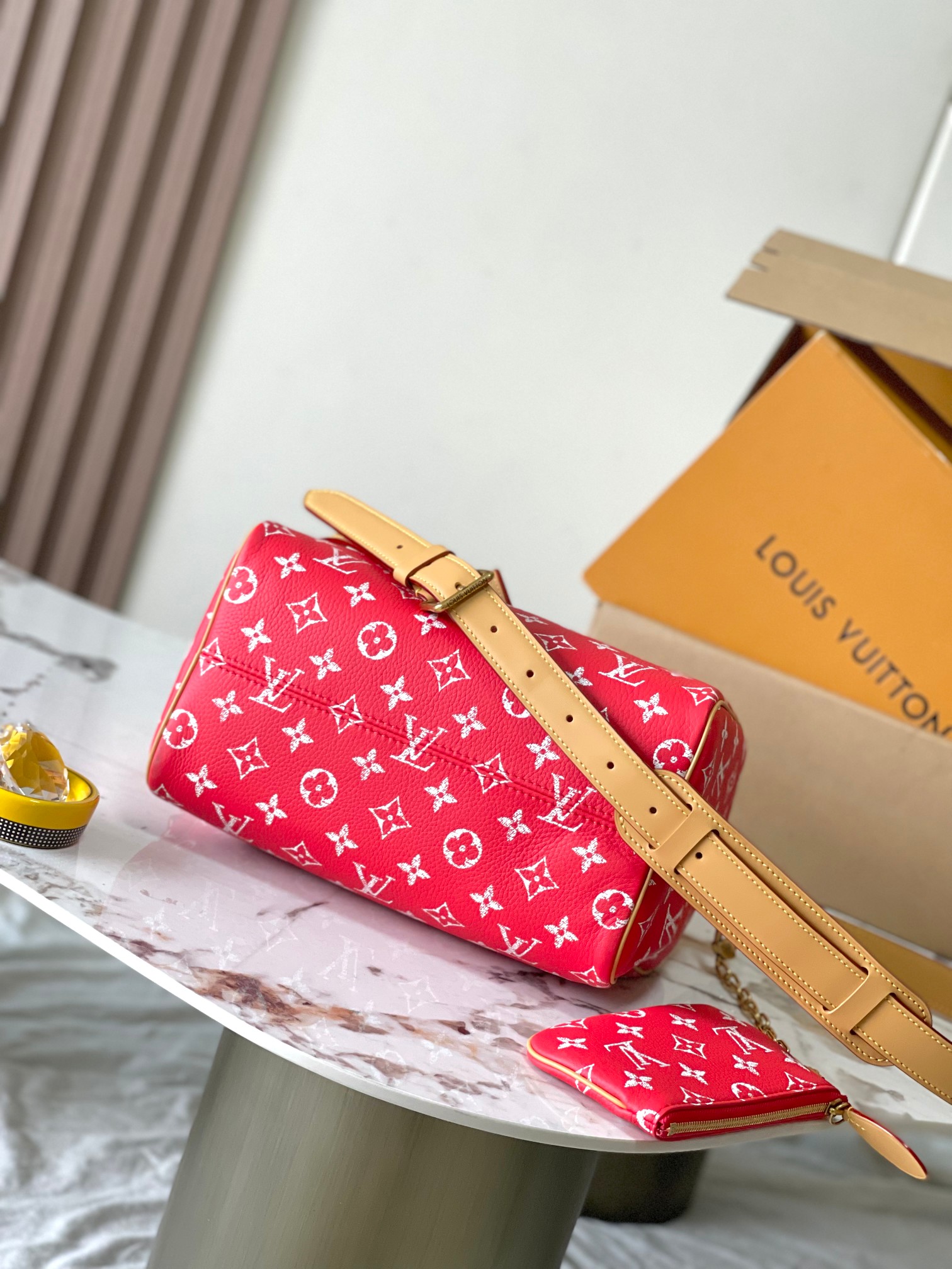 p3000 Bandouliere 25 handbags from Pharrell Williams to From Paris to Virginia as the theme of the fall and winter 2024 series Model: M24443 Material: A grade steel hardware imported original cowhide Packaging: a full set of the original duty-free M Berberi loaded Size: 25 * 15 * 15CM-high imitation of the factory