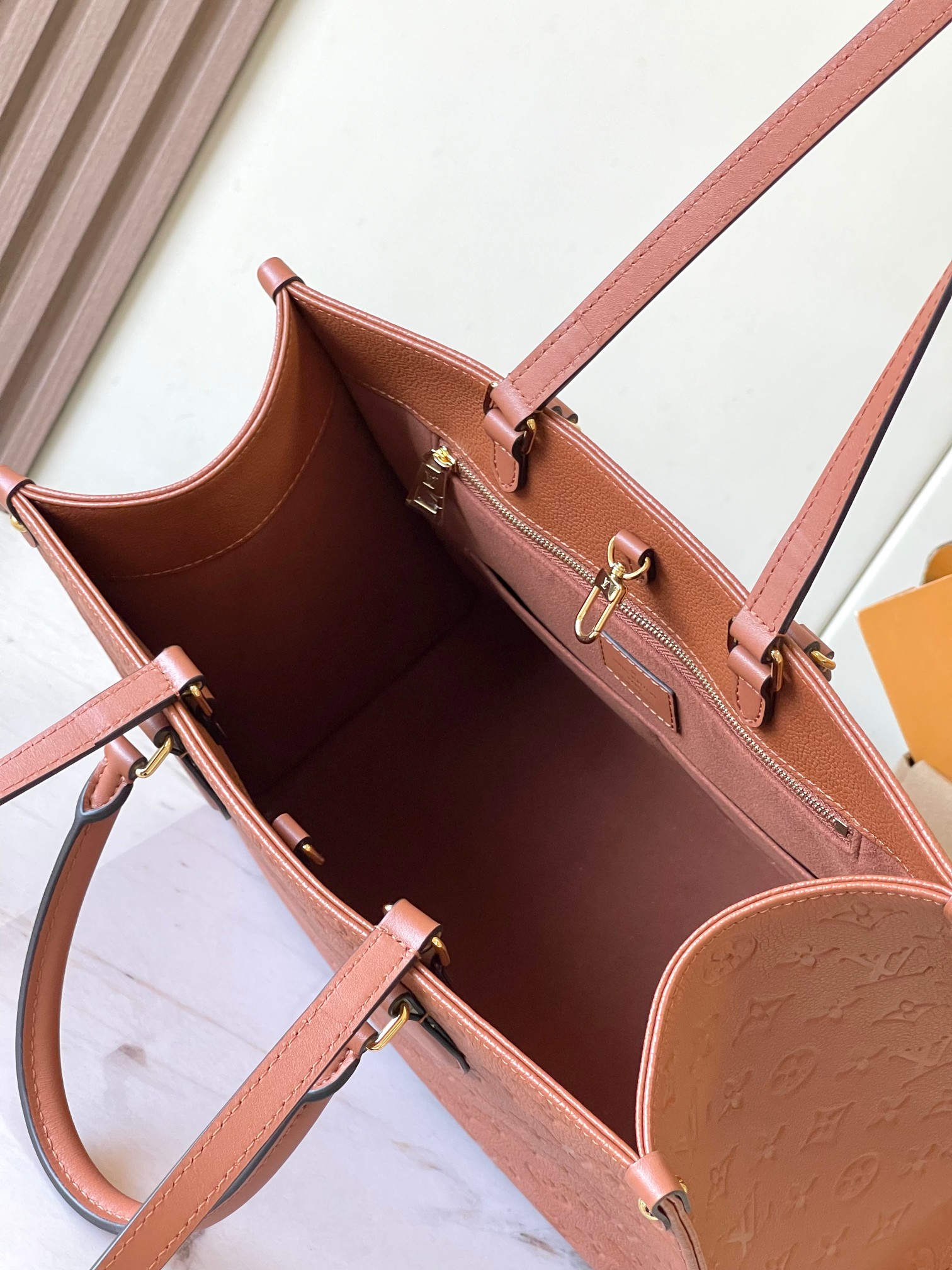 Image [8]-p2700ONTHEGO Medium Handbags Model: M12775 Caramel Dynamic Chip Material: A grade all-steel hardware imported original fabrics Packaging: a full set of original duty-free M Bobberly package Size: 35 * 27 * 14CM-High-fashion Bags