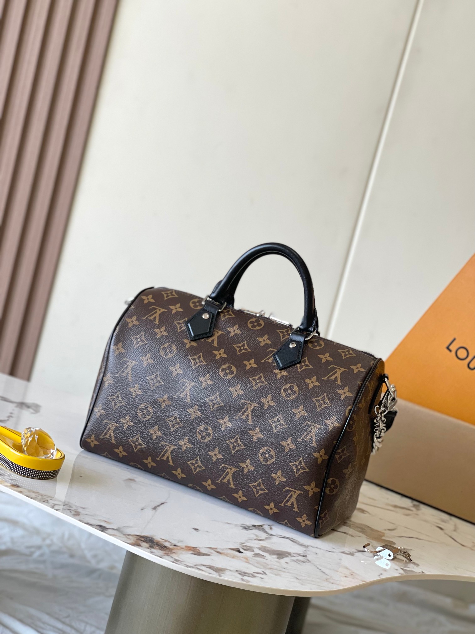 p2200 Speedy Soft 30 Dark handbags with attention to style to achieve the journey companion Model: M11945 old flowers Material: A grade steel hardware imported original fabrics Packaging: a full set of the original duty-free M Berberi suit Size: 30 * 21 * 17CM - high imitation factory