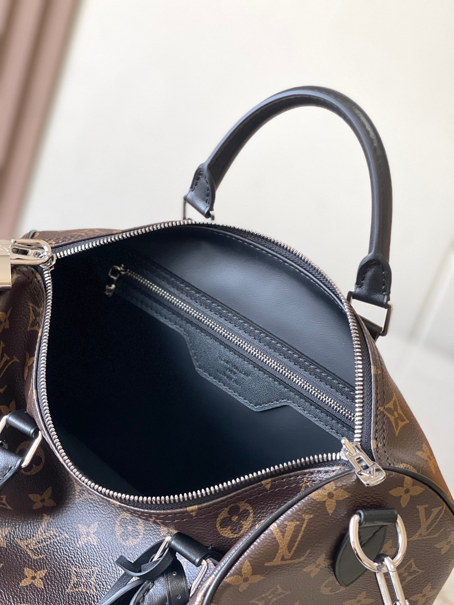 p2200 Speedy Soft 30 Dark handbags with attention to style to achieve the journey companion Model: M11945 old flowers Material: A grade steel hardware imported original fabrics Packaging: a full set of the original duty-free M Berberi suit Size: 30 * 21 * 17CM - high imitation factory