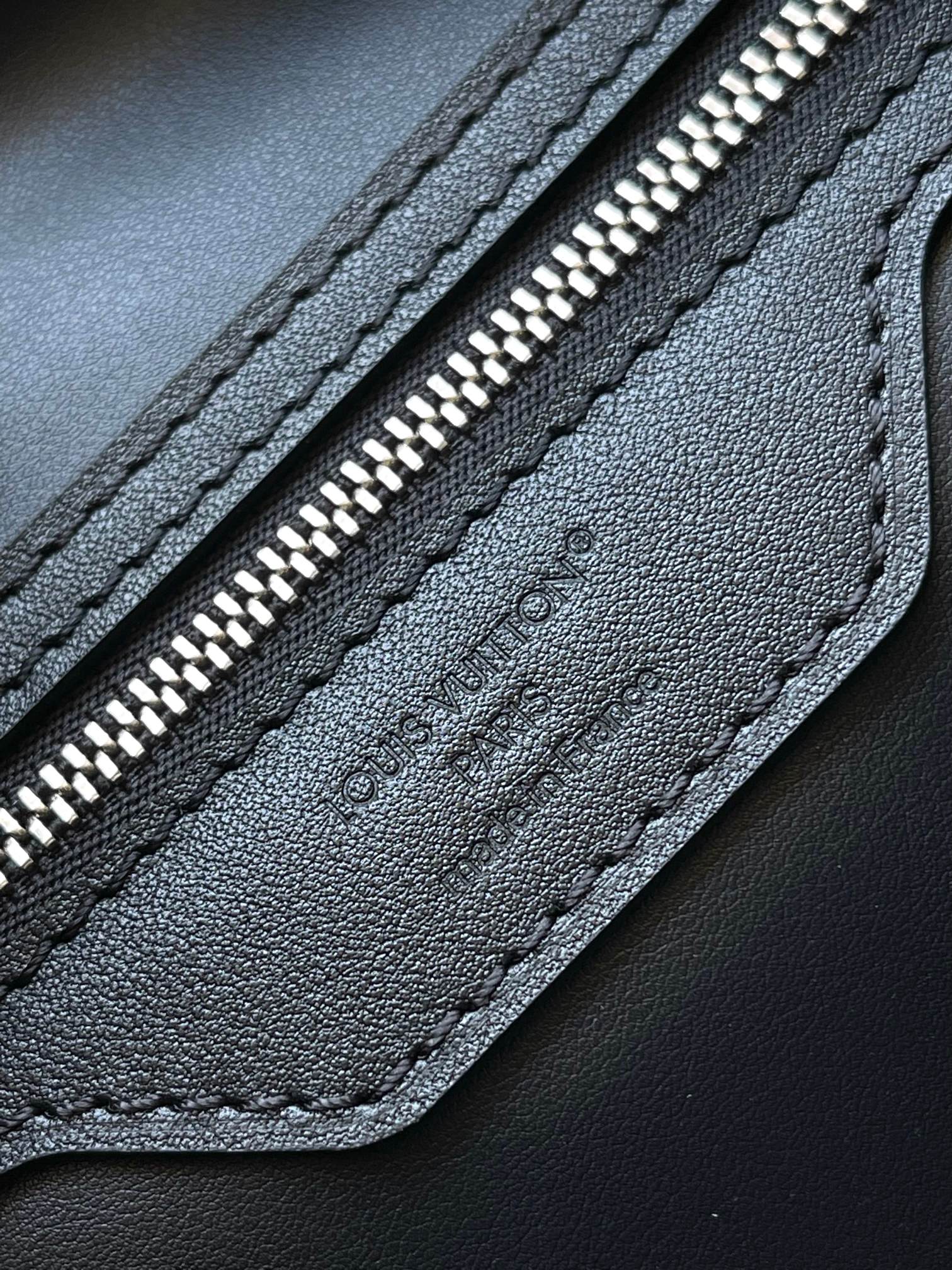 p2200 Speedy Soft 30 Dark handbags with attention to style to achieve the journey companion Model: M11945 old flowers Material: A grade steel hardware imported original fabrics Packaging: a full set of the original duty-free M Berberi suit Size: 30 * 21 * 17CM - high imitation factory