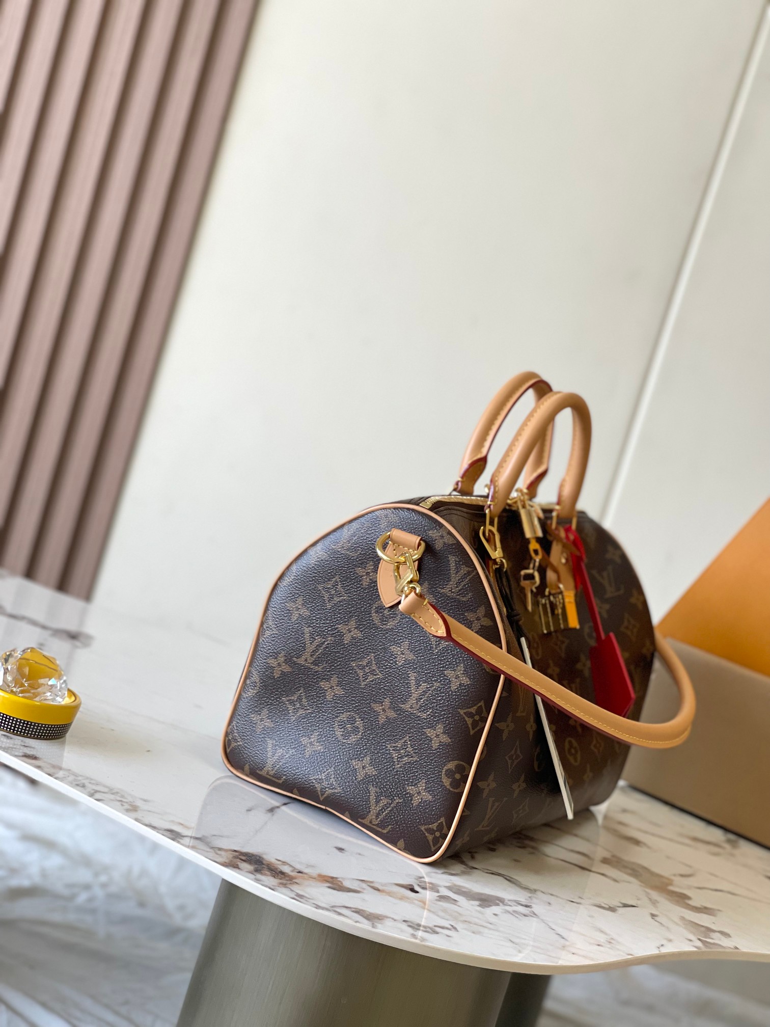 p2200 Speedy Soft 30 Dark handbags with attention to style to achieve the journey companion Model: M11945 old flowers Material: A grade steel hardware imported original fabrics Packaging: a full set of the original duty-free M Berberi suit Size: 30 * 21 * 17CM - high imitation factory