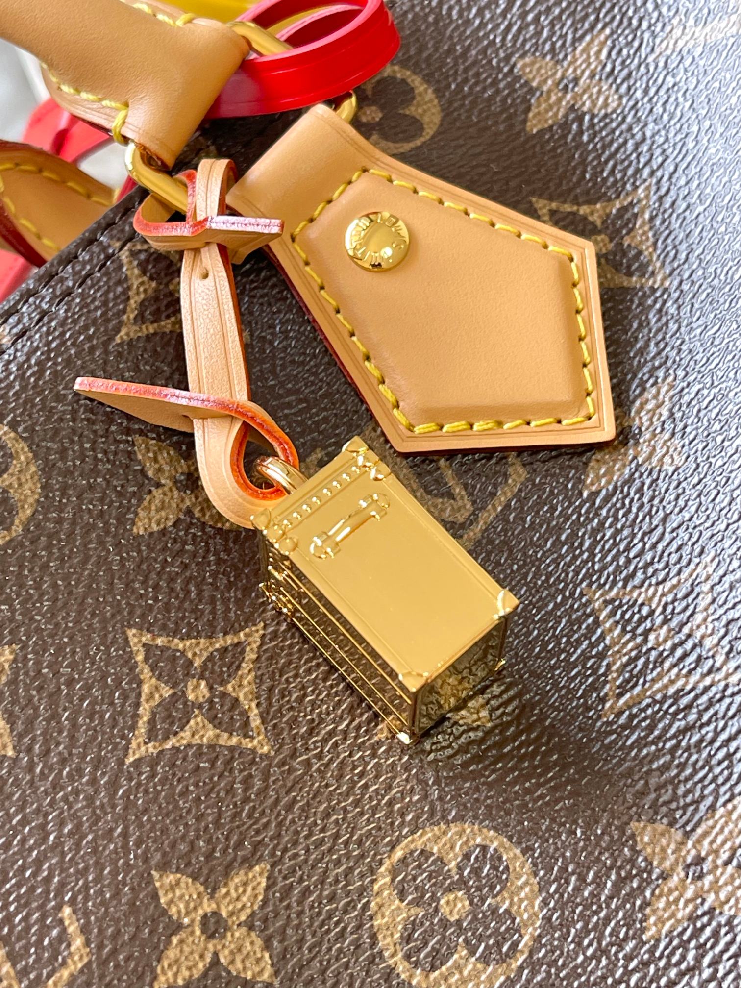 p2200 Speedy Soft 30 Dark handbags with attention to style to achieve the journey companion Model: M11945 old flowers Material: A grade steel hardware imported original fabrics Packaging: a full set of the original duty-free M Berberi suit Size: 30 * 21 * 17CM - high imitation factory