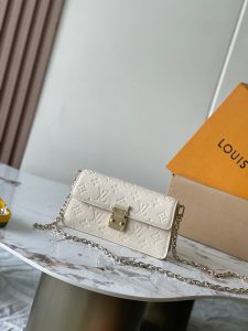 p2500 Wallet On Chain Metis Handbags Taking Grain Monogram Empreinte Leather Model: M82836 White Material: Grade A All Steel Hardware Imported Original Fabrics Packaging: Full set of original duty-free M Bobberly Packaging Size: 19*11*5.5C-High Faux Factory