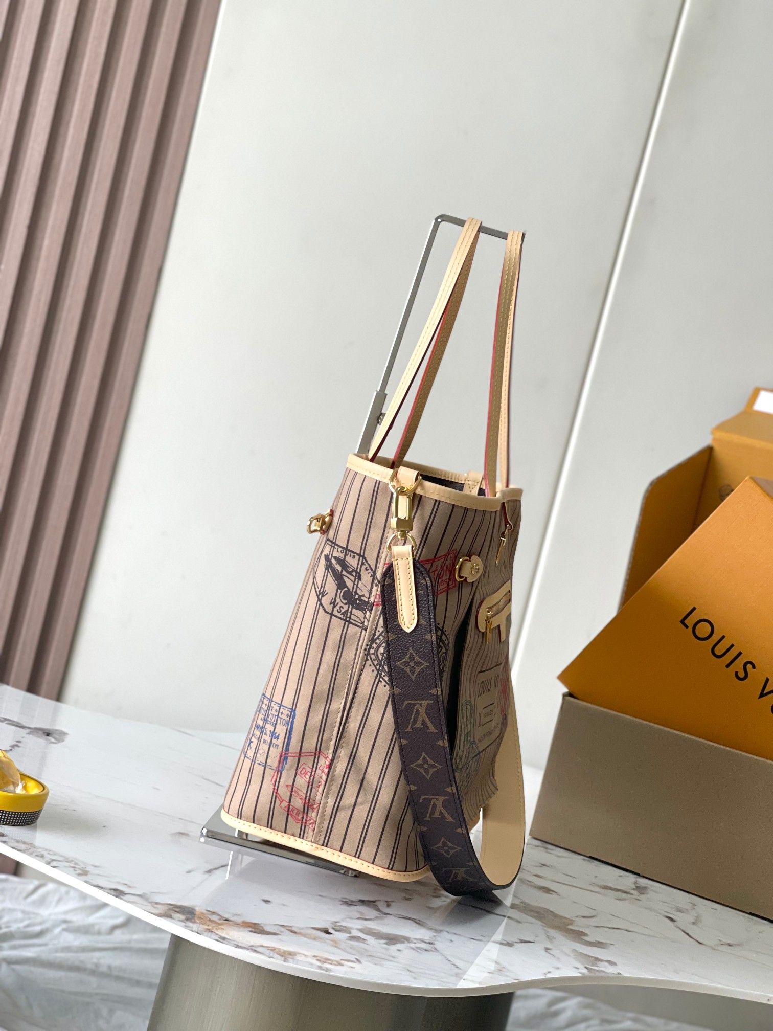 Picture [2]-p2160 Neverfull Bandouliere Inside Out GM Handbags Model: M11948 SmallMaterials: Grade A all-steel hardwareImported original fabricsPackaging: a full set of the original duty-free M BobberliLoad Size: 31 * 28 * 14CM-High-fashion bags