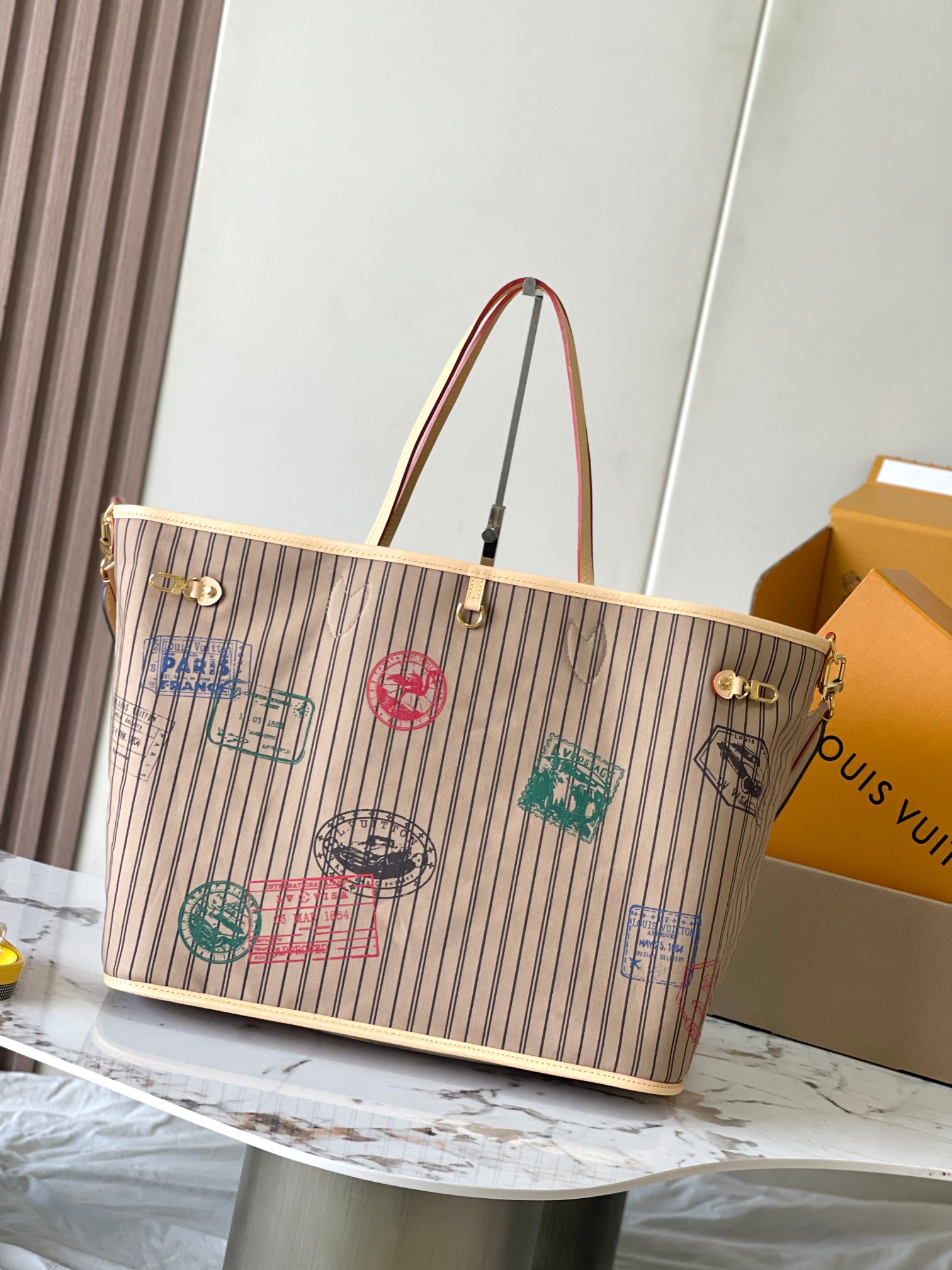 Picture [3]-p2200 Neverfull Bandouliere Inside Out GM Handbags Model: M11948 LargeMaterials: Grade A all-steel hardwareImported original fabricsPackaging: a full set of the original duty-free M BobberliLoaded Size: 39*32*19CM-High-fashion bags