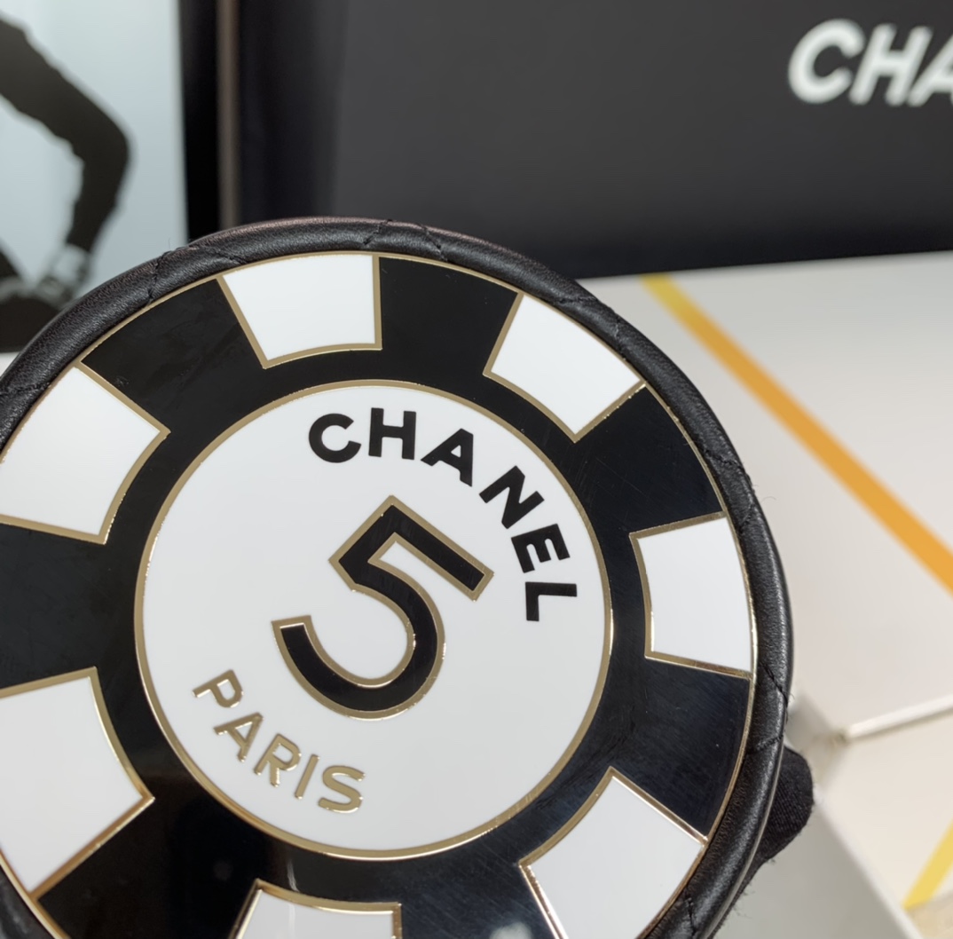 图片[7]-升级版回货‌CHANEL  𝐒𝐒2023 筹码包新款圆饼化妆盒 

尺寸：10×10×4（cm）-高仿包包