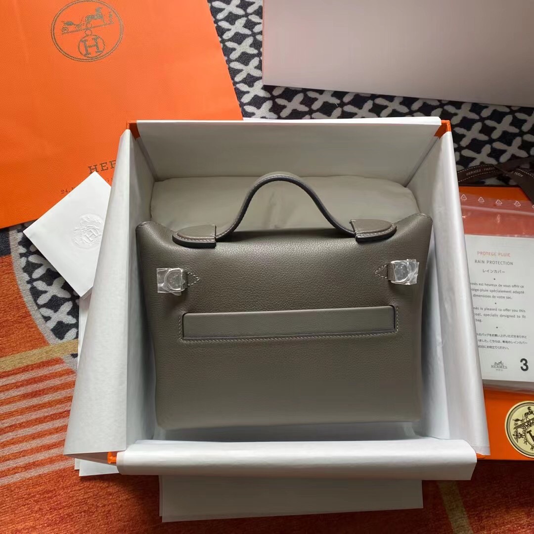 Strongly recommended｜Mini 2424 Evercolor 8F tinware gray silver buckle light retro breath not only looks beautiful but also a variety of back easy to hold (handheld, shoulder, cross-body, shoulders) double shoulder strap back method is super practical, the content of the content is sufficiently delicate, elegant and casual each back method can present a different style [victory]!