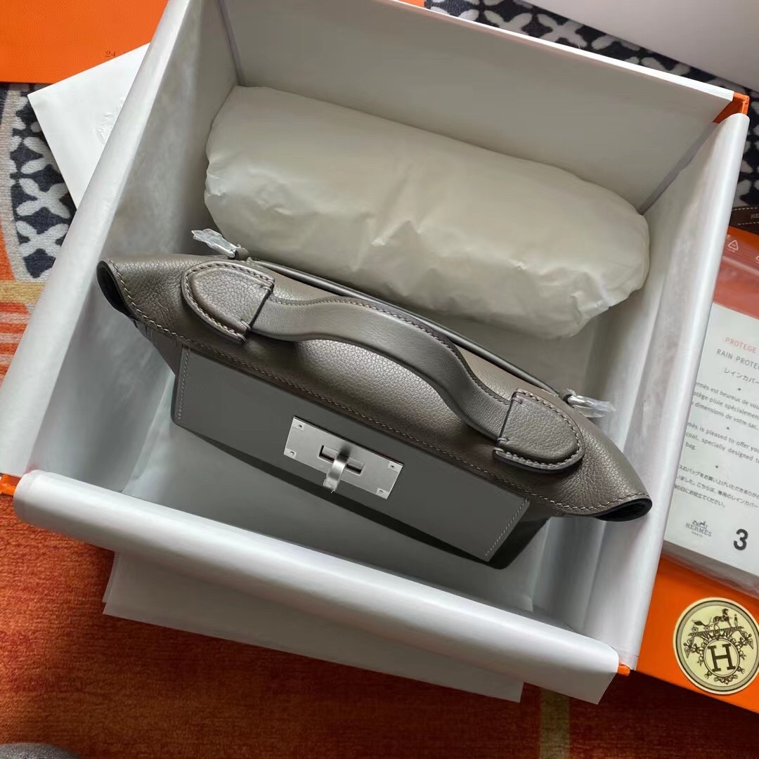 Strongly recommended｜Mini 2424 Evercolor 8F tinware gray silver buckle light retro breath not only looks beautiful but also a variety of back easy to hold (handheld, shoulder, cross-body, shoulders) double shoulder strap back method is super practical, the content of the content is sufficiently delicate, elegant and casual each back method can present a different style [victory]!