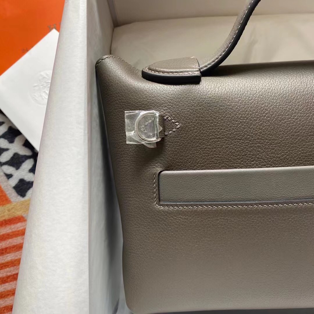 Strongly recommended｜Mini 2424 Evercolor 8F tinware gray silver buckle light retro breath not only looks beautiful but also a variety of back easy to hold (handheld, shoulder, cross-body, shoulders) double shoulder strap back method is super practical, the content of the content is sufficiently delicate, elegant and casual each back method can present a different style [victory]!