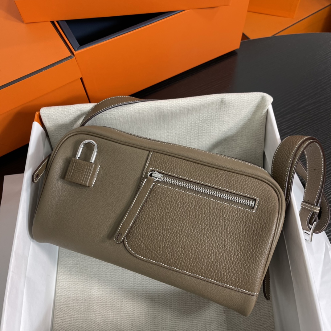 Nouveau On Boby Shoulder Bag evercolor leather spelling clemence leather 29cm elephant gray New this year's new models were immediately planted 😍 Want a casual crossbody bag with a zipper must buy him super nice! -High imitation factory