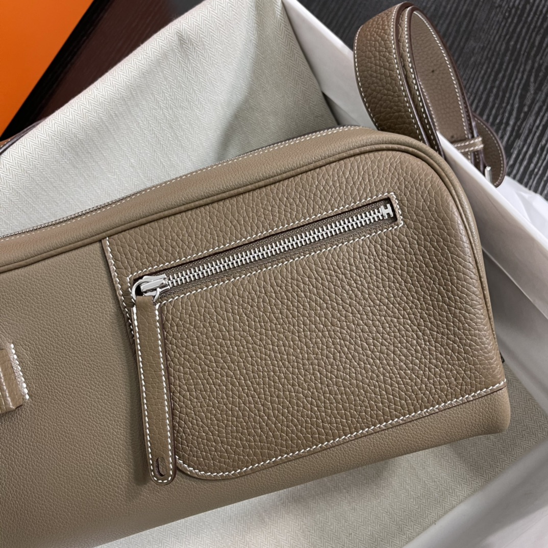 Nouveau On Boby Shoulder Bag evercolor leather spelling clemence leather 29cm elephant gray New this year's new models were immediately planted 😍 Want a casual crossbody bag with a zipper must buy him super nice! -High imitation factory