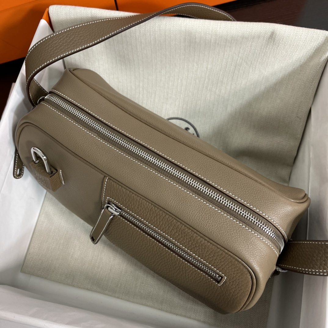 Nouveau On Boby Shoulder Bag evercolor leather spelling clemence leather 29cm elephant gray New this year's new models were immediately planted 😍 Want a casual crossbody bag with a zipper must buy him super nice! -High imitation factory