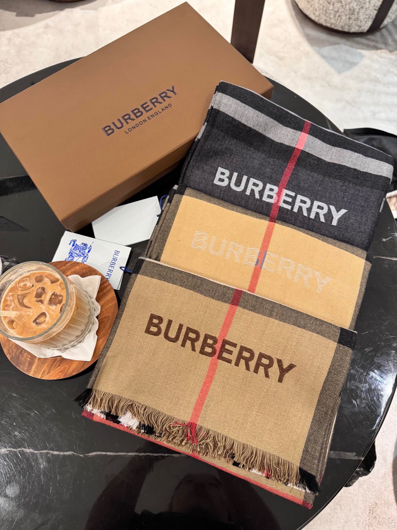 图片[8]-P290   高版本BURBERRY家经典格！2024年最值得入超值版老友闭眼入！一条围巾两条的快乐！！！经典格经典配色这个不用多说！有货囤就完事了！经典的东西不过时什么时候拿出来都是极好的四季用百搭款！70*220cm 丝羊绒款-高仿包包