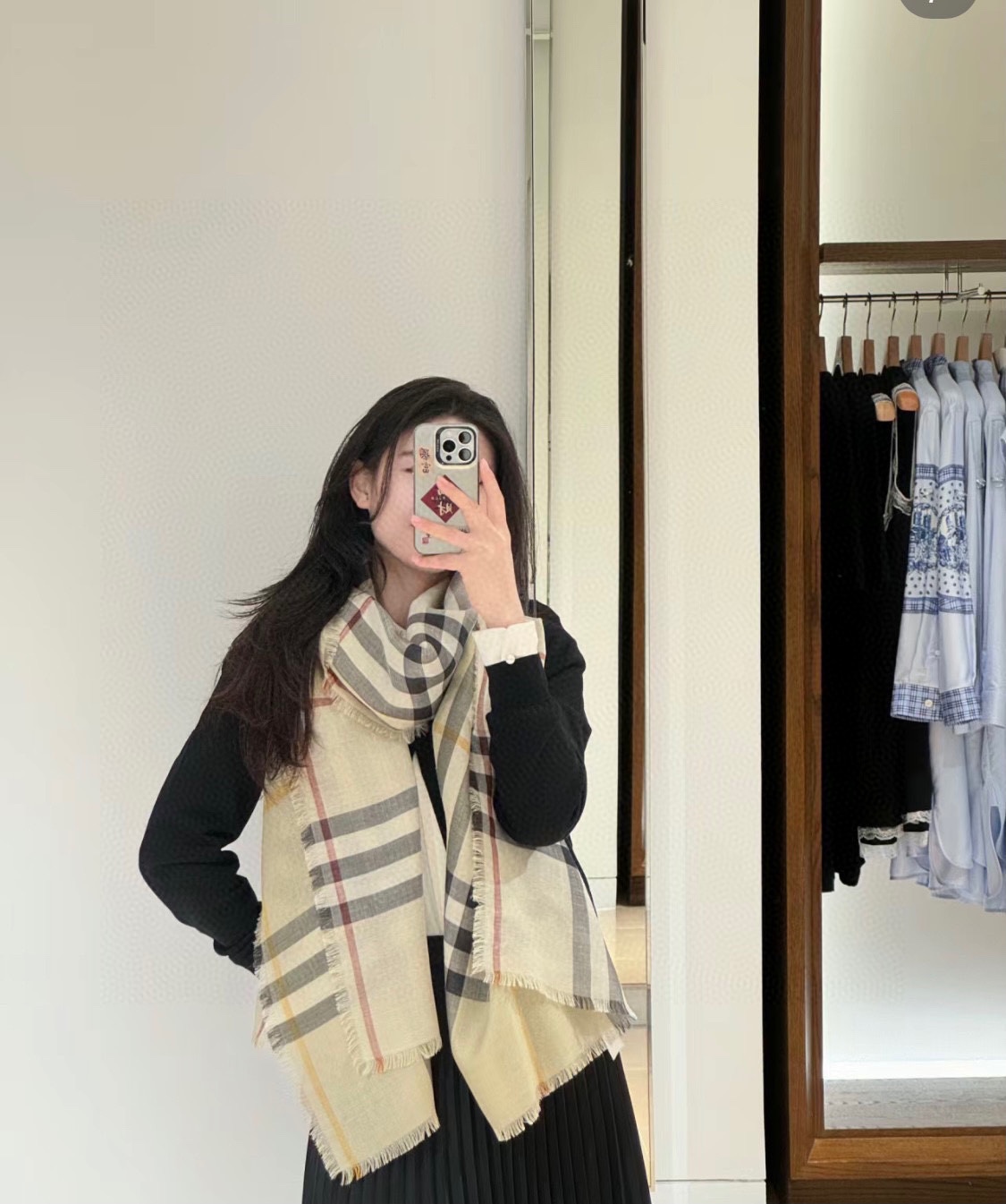P290   高版本BURBERRY家经典格！2024年最值得入超值版老友闭眼入！一条围巾两条的快乐！！！经典格经典配色这个不用多说！有货囤就完事了！经典的东西不过时什么时候拿出来都是极好的四季用百搭款！70*220cm 丝羊绒款-高仿包包