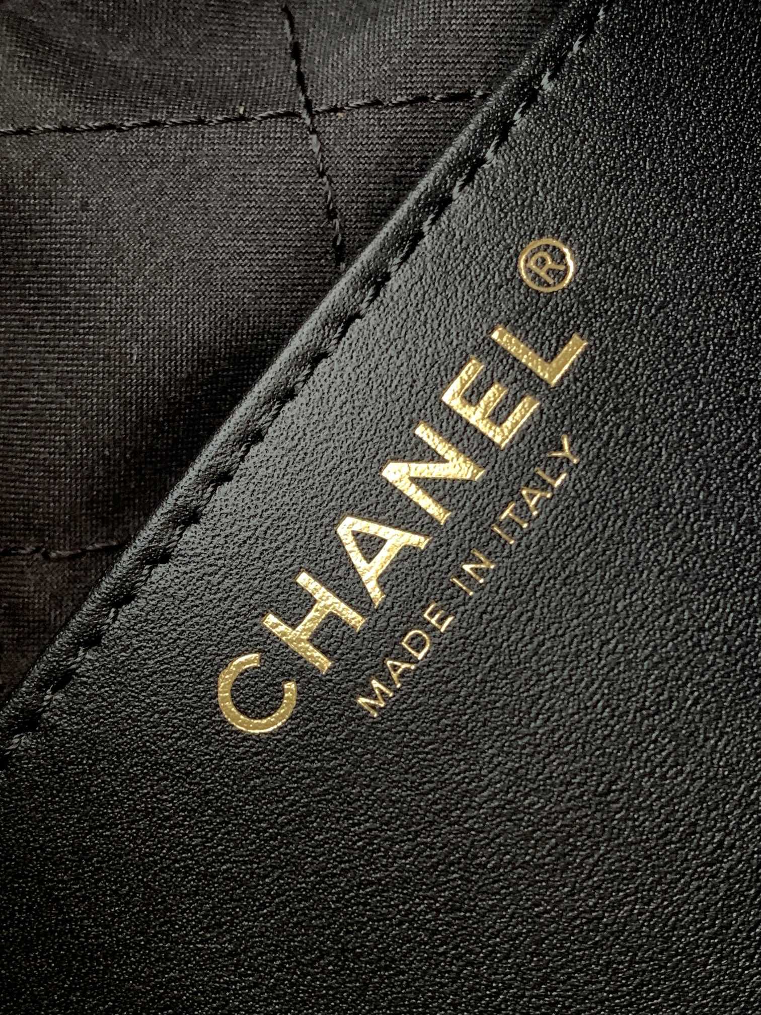 24K ball pattern 22bag mini Chanel Goose bag accessories will always be grass to especially this season's new Minisize22 bag classic black models ♌️ mini version love love love model number AS3980 size 19-20-6cm full set of packaging - high imitation factory