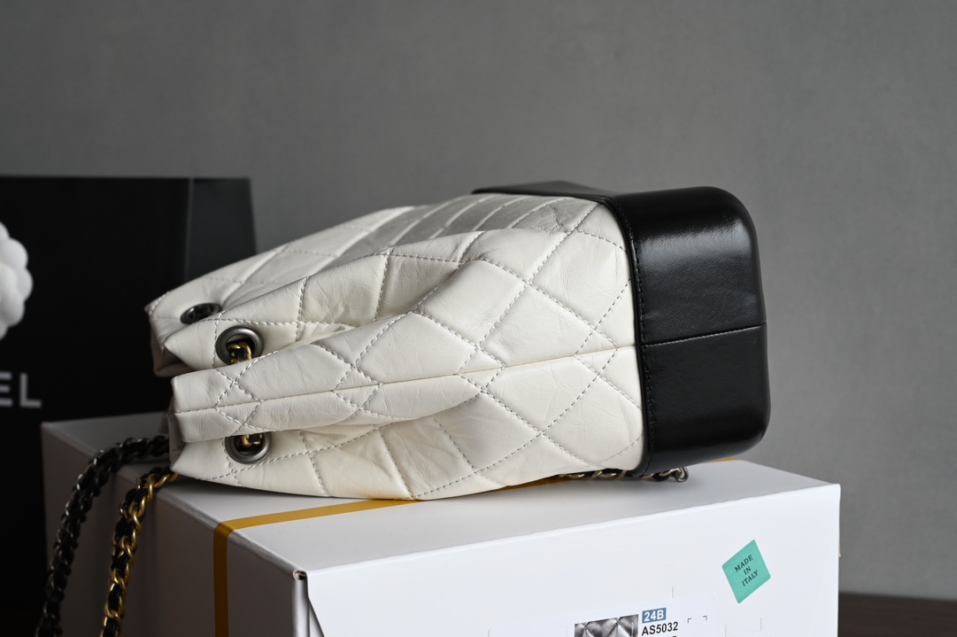 CHANEL ℂℋᎯℕℰℒ 𝑔𝑎𝑏𝑟𝑖 𝑒𝑙𝑙𝑒Classic Wandering Shoulder Bag ✧ Black Counter Price 𝟝𝟞𝟠𝟘𝟘 𝕣𝕞𝕓 𝕫𝕡 Purchased Developed✁ Leather: 𝕫𝕡 Italian 𝕣𝕞𝕓 Channel Leather Hardware: all-steel aged vintage hardware Size. : 𝟐𝟑*𝟐𝟐.𝟓*𝟏𝟎.𝟓𝑐 𝑚-high-fashion factory