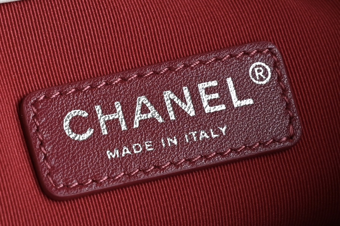 CHANEL ℂℋᎯℕℰℒ 𝑔𝑎𝑏𝑟𝑖 𝑒𝑙𝑙𝑒Classic Wandering Shoulder Bag ✧ Black Counter Price 𝟝𝟞𝟠𝟘𝟘 𝕣𝕞𝕓 𝕫𝕡 Purchased Developed✁ Leather: 𝕫𝕡 Italian 𝕣𝕞𝕓 Channel Leather Hardware: all-steel aged vintage hardware Size. : 𝟐𝟑*𝟐𝟐.𝟓*𝟏𝟎.𝟓𝑐 𝑚-high-fashion factory