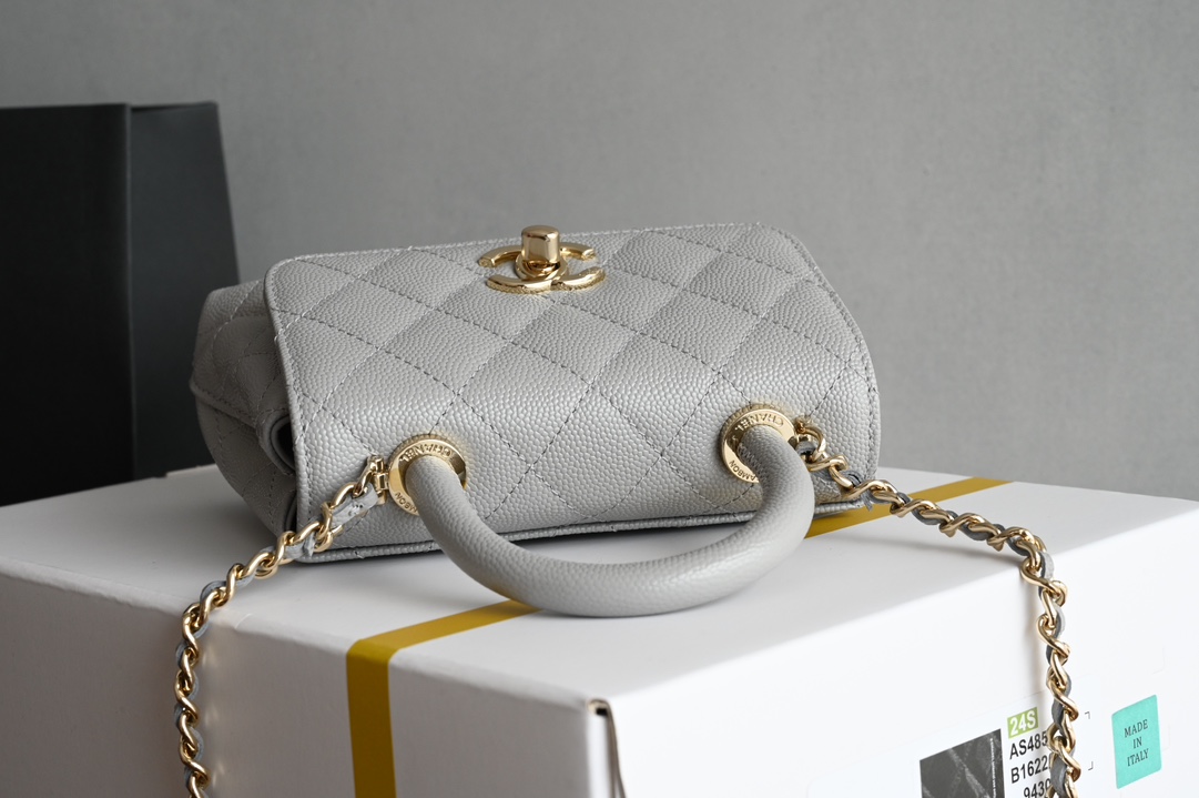 Pictures[1]-CHANEL New 𝟐𝟒𝐊 𝗖𝗼𝗰𝗼𝗛 𝗮𝗻𝗱𝗹𝗲 Ultra 𝐦𝐢𝐧𝐢 Portable  𝗋𝗆𝖻 Purchase ~ always considered the best value for money model multiple compartments pockets design is very user-friendly 〰️ milky teal metaphor for the most classic 𝖼𝗈𝖼 𝗈𝗁𝗁𝖺𝗇𝖽𝗅𝖾 ♥ handle design light gold hardware value sense of bursting ah ❕ leather. "three sheep" small ball cowhide hardware: thick plated 𝟣𝟦𝖪 light gold buckle size: 11.5*14.5*5.5 𝖼𝗆-high imitation factory