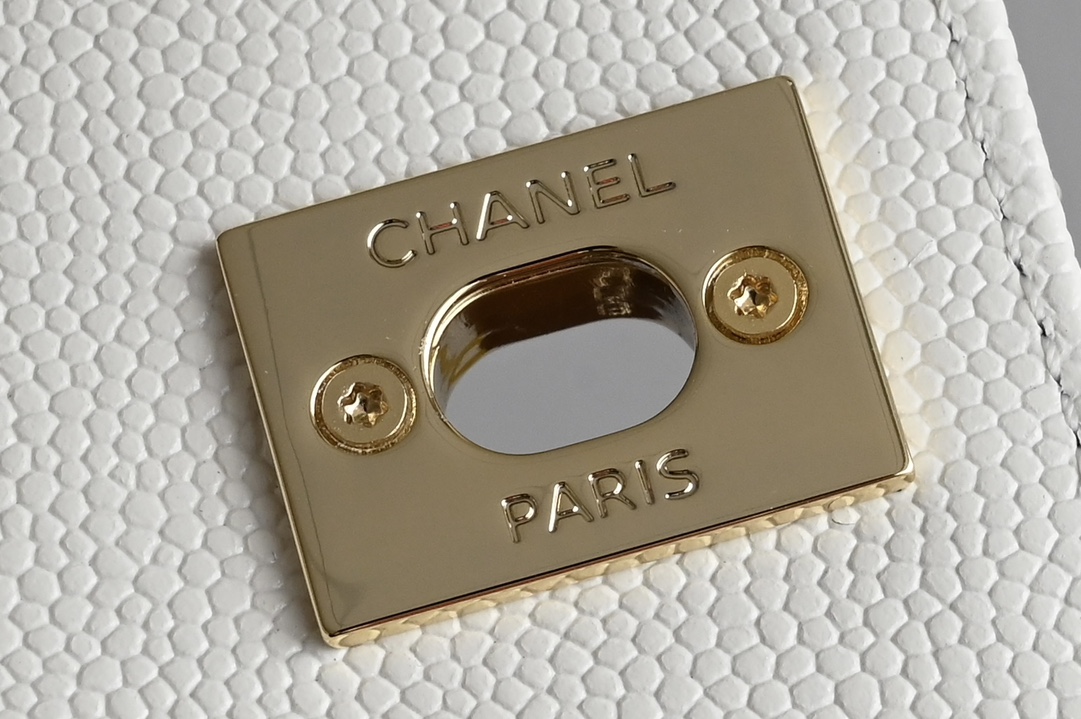 图片[7]-CHANEL新品𝟐𝟒𝐊 𝗖𝗼𝗰𝗼𝗛𝗮𝗻𝗱𝗹𝗲 
超𝐦𝐢𝐧𝐢 手提𝖼𝗈𝖼𝗈 白色
专柜货售价𝟛𝟟𝟠𝟘𝟘𝗋𝗆𝖻购入～

一直都被认为是性价比最高的款
多个隔层口袋设计很人性化〰️
奶茶色喻为最经典的𝖼𝗈𝖼𝗈𝗁𝖺𝗇𝖽𝗅𝖾♥
手柄设计淡金五金颜值感爆棚啦❕

皮料:  “三只羊”小球牛皮
五金：厚镀𝟣𝟦𝖪淡金扣
尺寸：11.5*14.5*5.5 𝖼𝗆-高仿包包