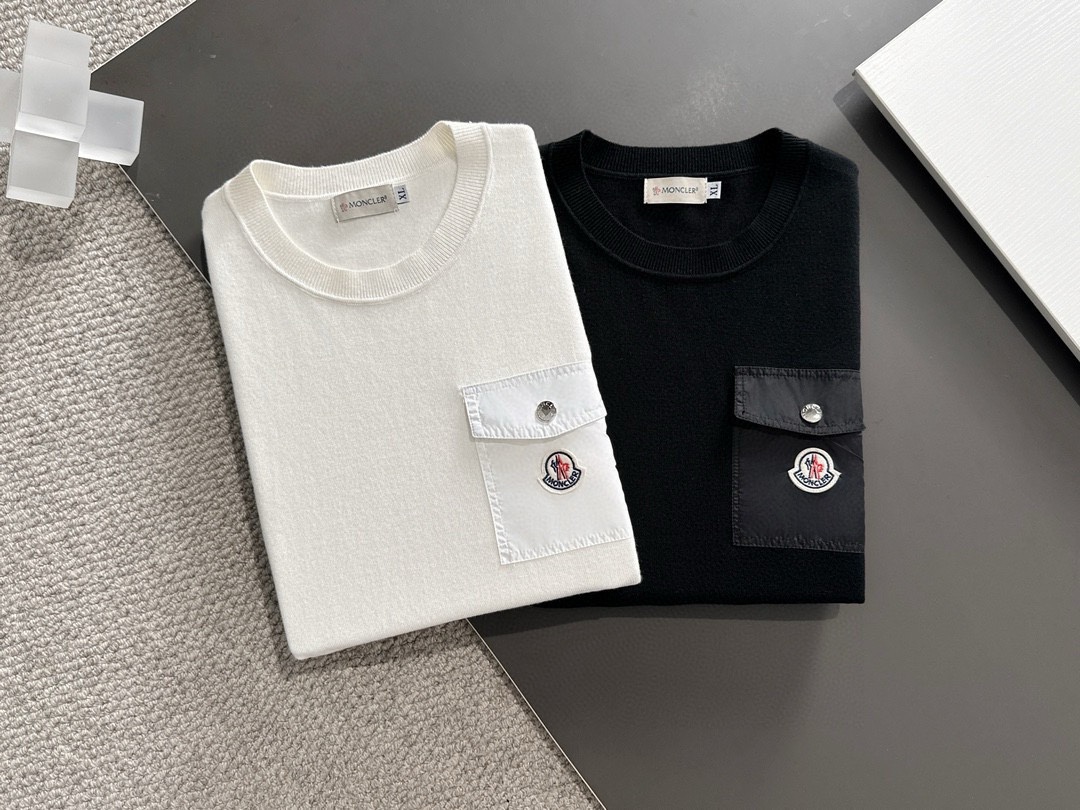 P500 Moncler Moncler 2024 new round neck knitted sweater cabinet the latest models guest for the merino wool ➕ cashmere blend fabric knitting techniques technology so that the density of extremely detailed casting the feel of solid delicate soft fabric texture has a great extent comparable to the noble cashmere classic versatile models of the classic brand elements recognizable high; round neck design suitable for all kinds of wear color black white yards M-3XL 178 140 pounds to wear L Max wear 190 pounds - high imitation factory