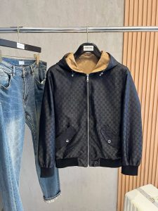 P860 Gucci古驰 2024秋冬新款爆款休闲时尚夹克外套 超前卫设计风格 细腻舒适 穿着非常轻便不易起皱多重重工艺 整体的设计颇具视觉感上身休闲有型有一定的挺括度绝对走在时尚最尖端的气质感推荐都市休闲必备
码数：M~3XL（48-56）-高仿包包