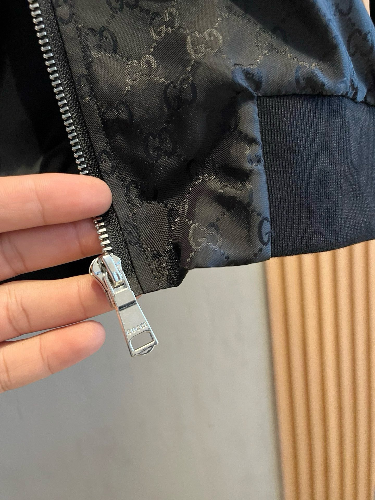 图片[8]-P860 Gucci古驰 2024秋冬新款爆款休闲时尚夹克外套 超前卫设计风格 细腻舒适 穿着非常轻便不易起皱多重重工艺 整体的设计颇具视觉感上身休闲有型有一定的挺括度绝对走在时尚最尖端的气质感推荐都市休闲必备
码数：M~3XL（48-56）-高仿包包