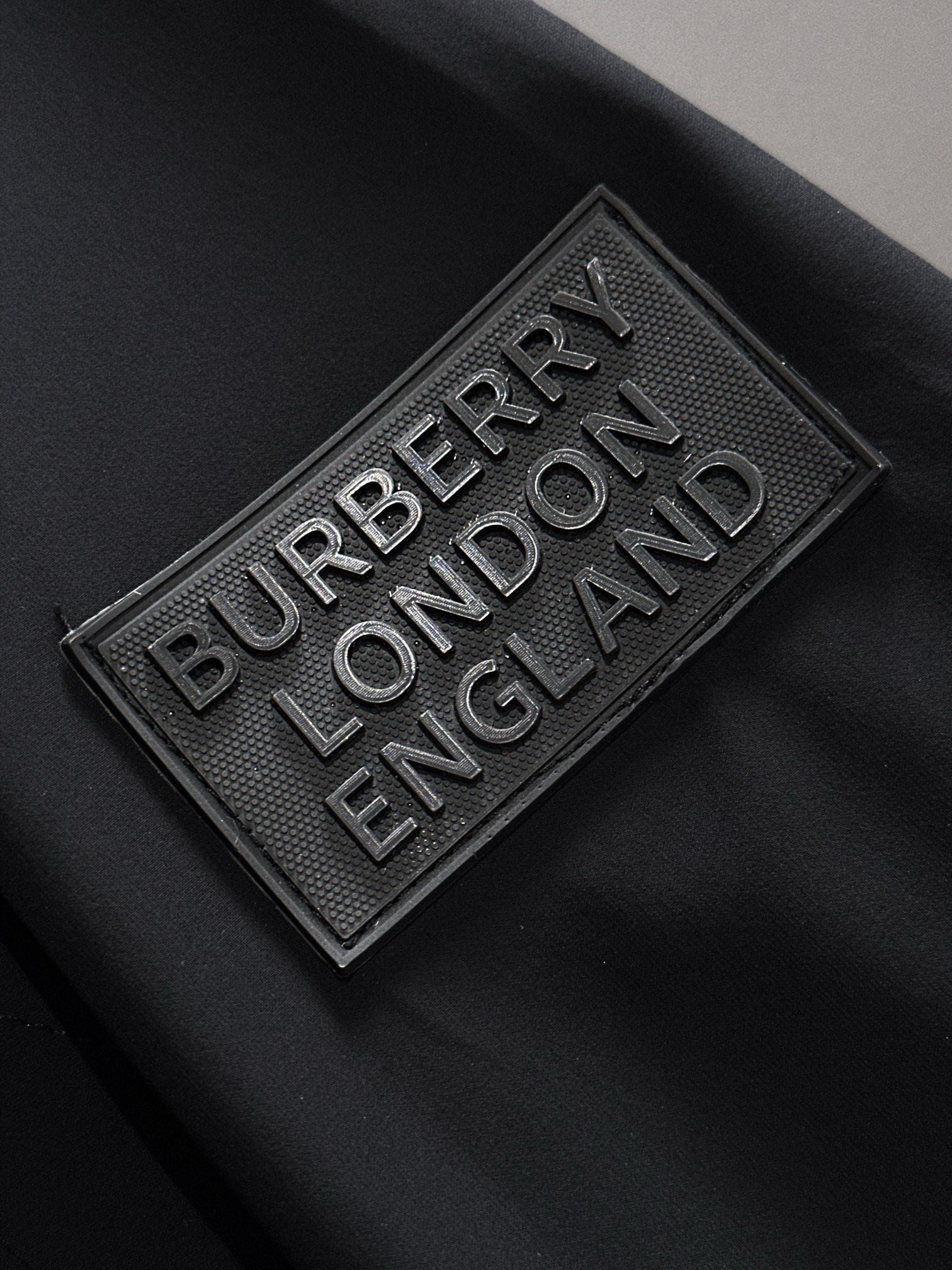 图片[9]-P700 Burberry博柏利 2024秋冬新款爆款休闲时尚夹克 超前卫设计风格 细腻舒适 穿着非常轻便不易起皱多重重工艺 整体的设计颇具视觉感上身休闲有型有一定的挺括度绝对走在时尚最尖端的气质感推荐都市休闲必备
码数：M~4XL 修身版型 178 135斤穿L 最大穿200斤-高仿包包