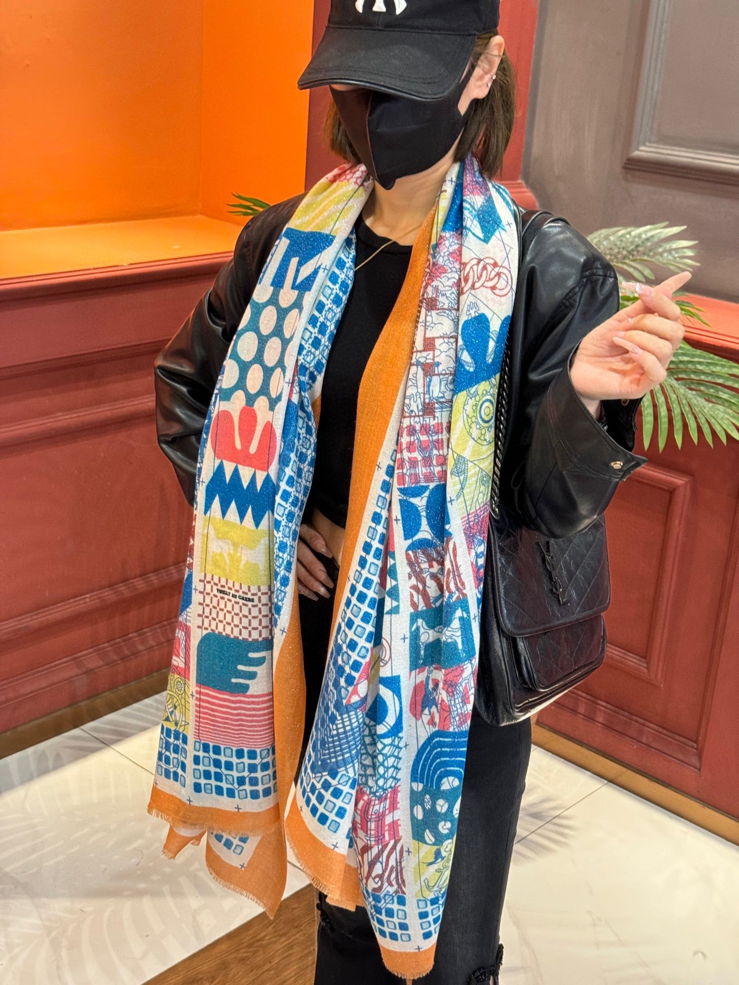 P410 will glow bright scarf Hermes buy said good-looking cashmere print recommended 💕 top craft super value Hermes counter burst cashmere square scarf 💟 three-dimensional rendering of the pattern pattern in kind of high grade 👍 👍 special technology high-end R & D stunning launch 🌟 special cutting-edge technology processing 👍 by the white rich people like both the quality, style and price of the big brand control of their screaming super high value for money absolutely! Worth getting 100% top quality pure cashmere Size: 100cm*200cm