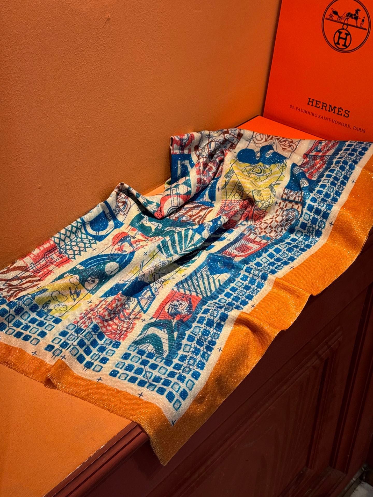 P410 will glow bright scarf Hermes buy said good-looking cashmere print recommended 💕 top craft super value Hermes counter burst cashmere square scarf 💟 three-dimensional rendering of the pattern pattern in kind of high grade 👍 👍 special technology high-end R & D stunning launch 🌟 special cutting-edge technology processing 👍 by the white rich people like both the quality, style and price of the big brand control of their screaming super high value for money absolutely! Worth getting 100% top quality pure cashmere Size: 100cm*200cm