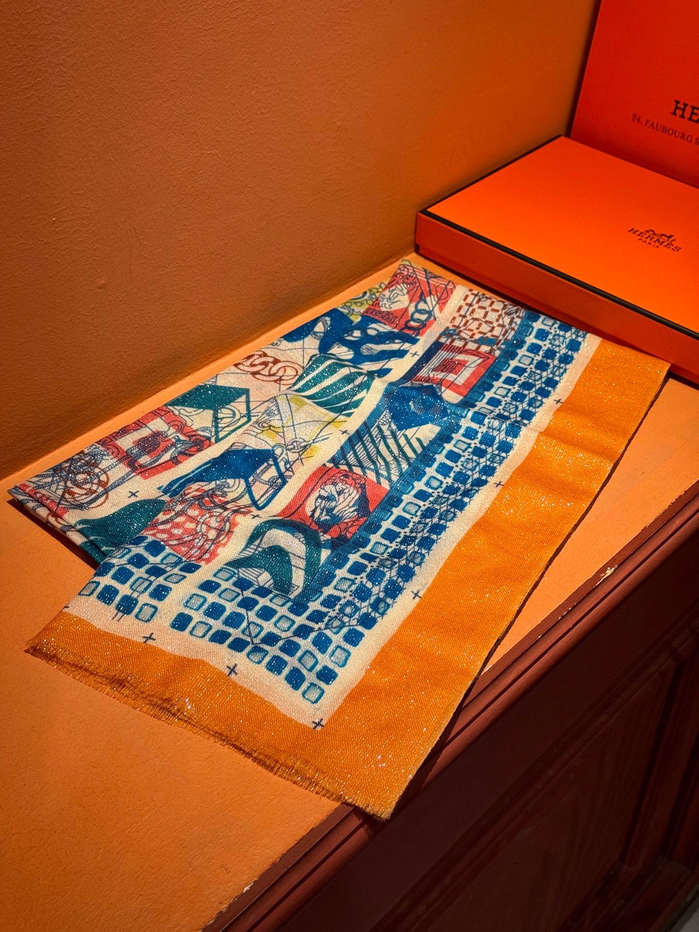 P410 will glow bright scarf Hermes buy said good-looking cashmere print recommended 💕 top craft super value Hermes counter burst cashmere square scarf 💟 three-dimensional rendering of the pattern pattern in kind of high grade 👍 👍 special technology high-end R & D stunning launch 🌟 special cutting-edge technology processing 👍 by the white rich people like both the quality, style and price of the big brand control of their screaming super high value for money absolutely! Worth getting 100% top quality pure cashmere Size: 100cm*200cm