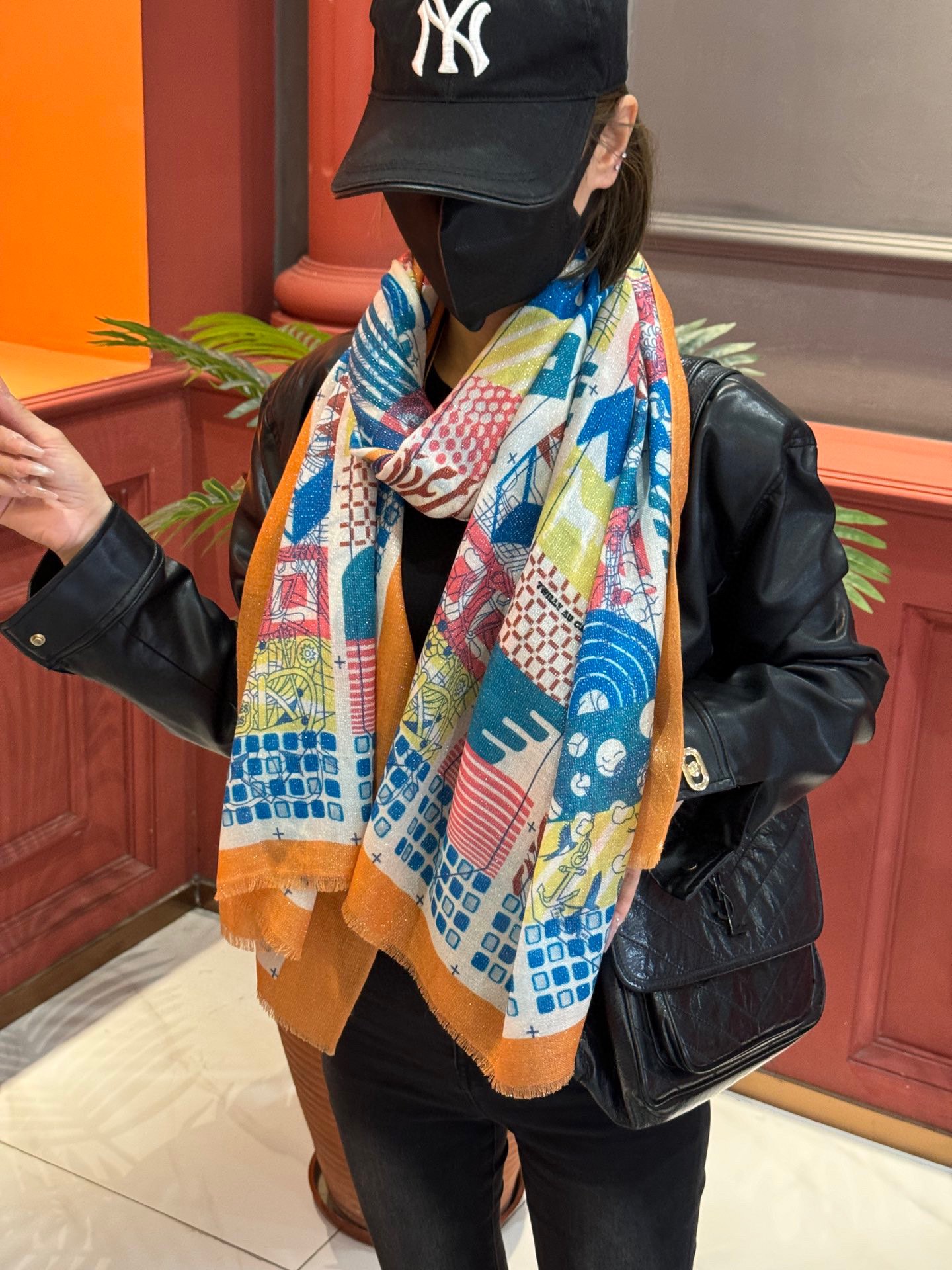 P410 will glow bright scarf Hermes buy said good-looking cashmere print recommended 💕 top craft super value Hermes counter burst cashmere square scarf 💟 three-dimensional rendering of the pattern pattern in kind of high grade 👍 👍 special technology high-end R & D stunning launch 🌟 special cutting-edge technology processing 👍 by the white rich people like both the quality, style and price of the big brand control of their screaming super high value for money absolutely! Worth getting 100% top quality pure cashmere Size: 100cm*200cm