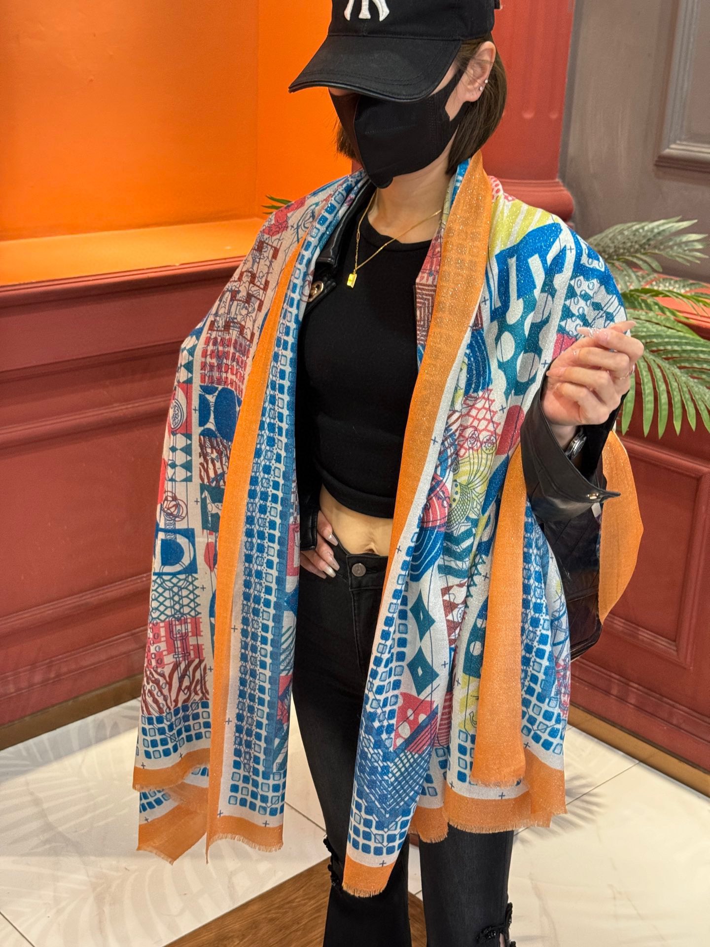 P410 will glow bright scarf Hermes buy said good-looking cashmere print recommended 💕 top craft super value Hermes counter burst cashmere square scarf 💟 three-dimensional rendering of the pattern pattern in kind of high grade 👍 👍 special technology high-end R & D stunning launch 🌟 special cutting-edge technology processing 👍 by the white rich people like both the quality, style and price of the big brand control of their screaming super high value for money absolutely! Worth getting 100% top quality pure cashmere Size: 100cm*200cm
