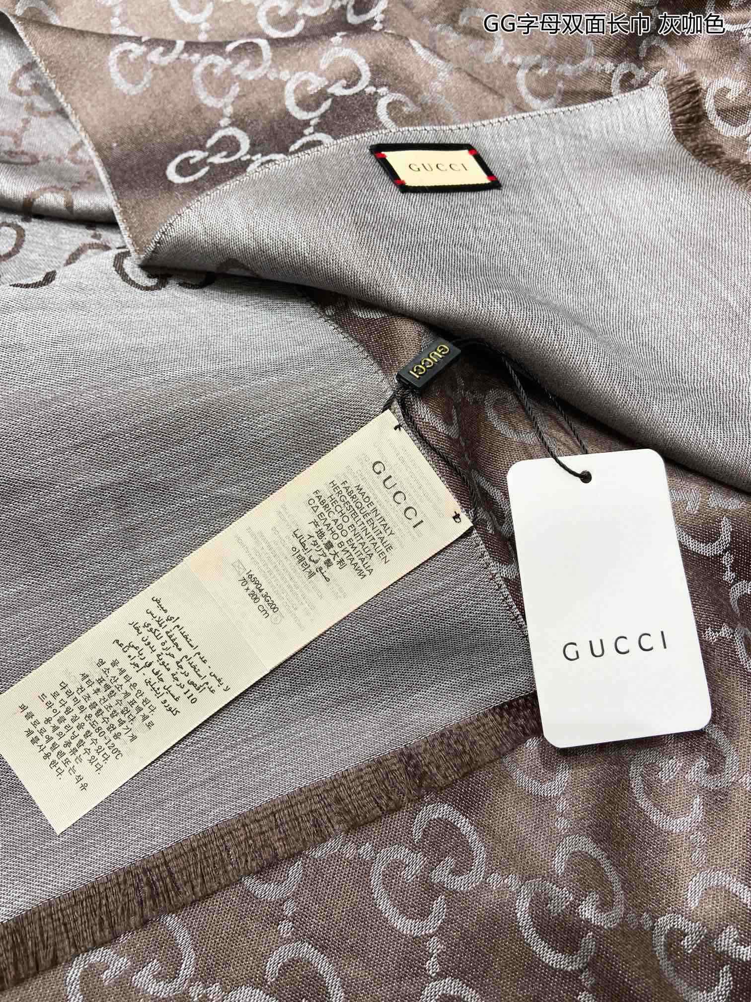 图片[11]-P300   Gucci经典披肩👑👫✨GG字母双面长巾G专柜的常青树款中性款男女都可用品质极好❗️经典双G提花图案风靡了全世界❗️时尚人士衣柜里面绝对不能少的一件单品但是你千万别拿某宝廉价的货色来磕碜自己❗️既然选择这种经典披肩你就一定选择有灵魂的东西❗️精工高密度字体无比清晰 面料为最顶级高原开司米尔羊毛真丝(和专柜一样) 手感柔软丝滑 奢华有质感！这款披肩将真丝与羊毛相混搭质地柔软而温暖经典而永不过时❗️70x200cm-高仿包包